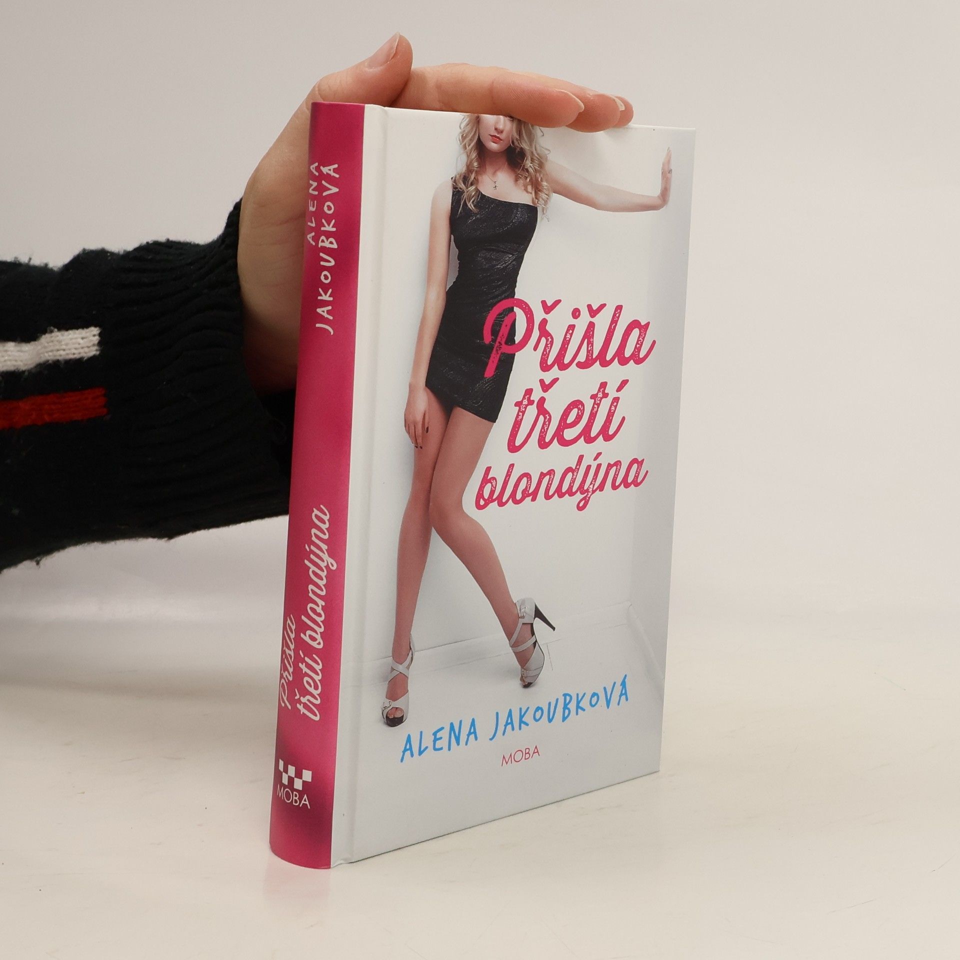 Přišla třetí blondýna