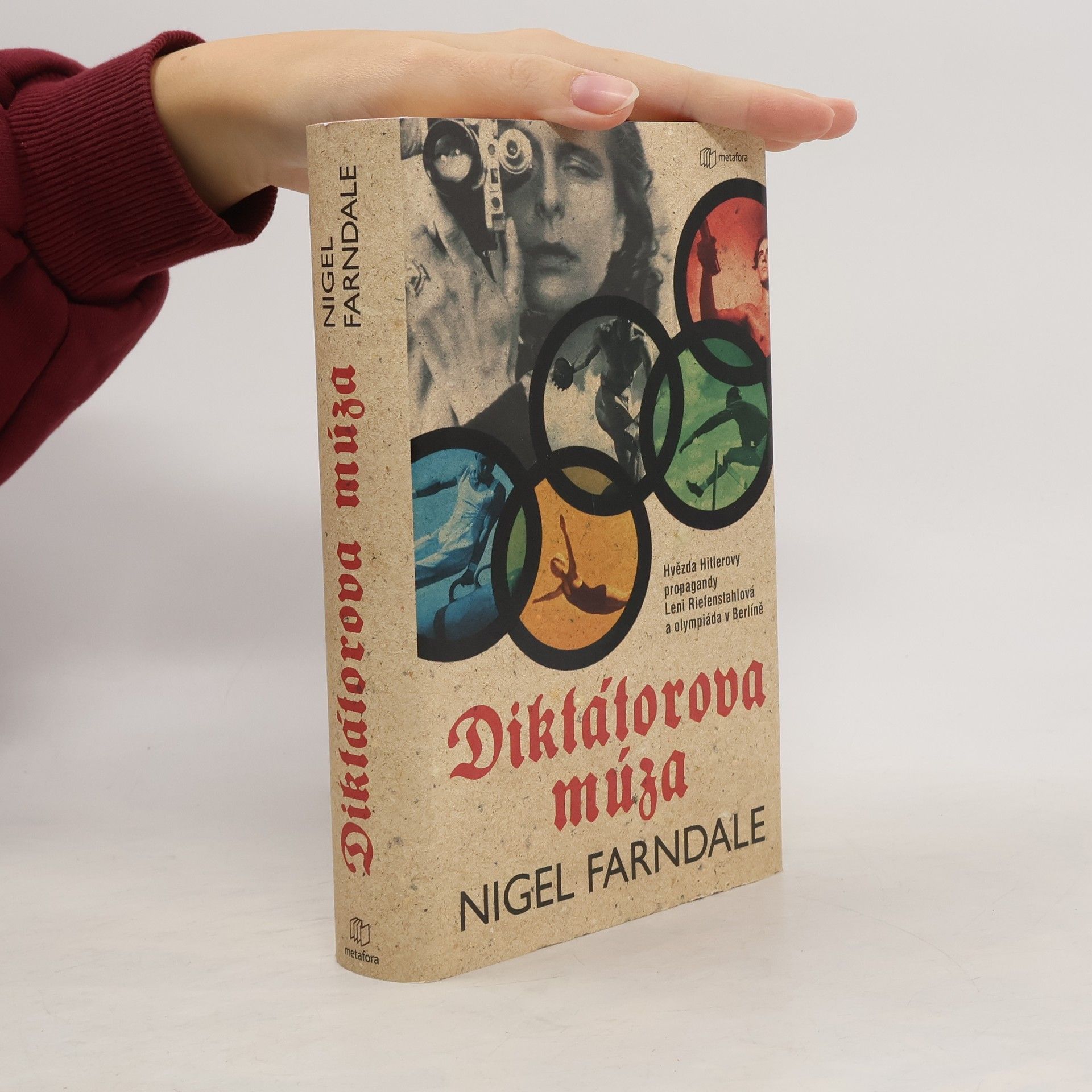 Nigel Farndale Diktátorova múza