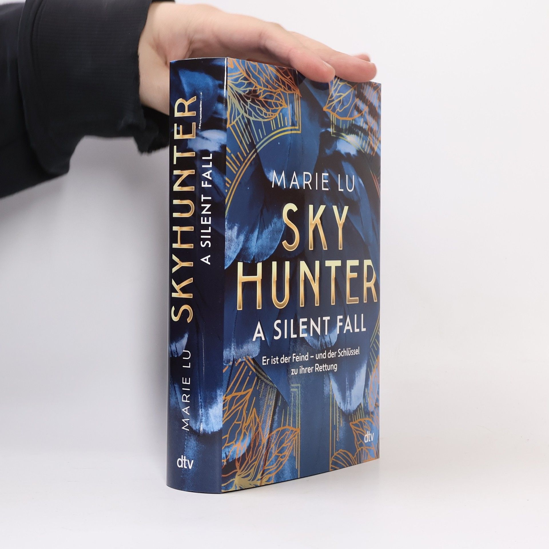 Marie Lu Skyhunter - A Silent Fall