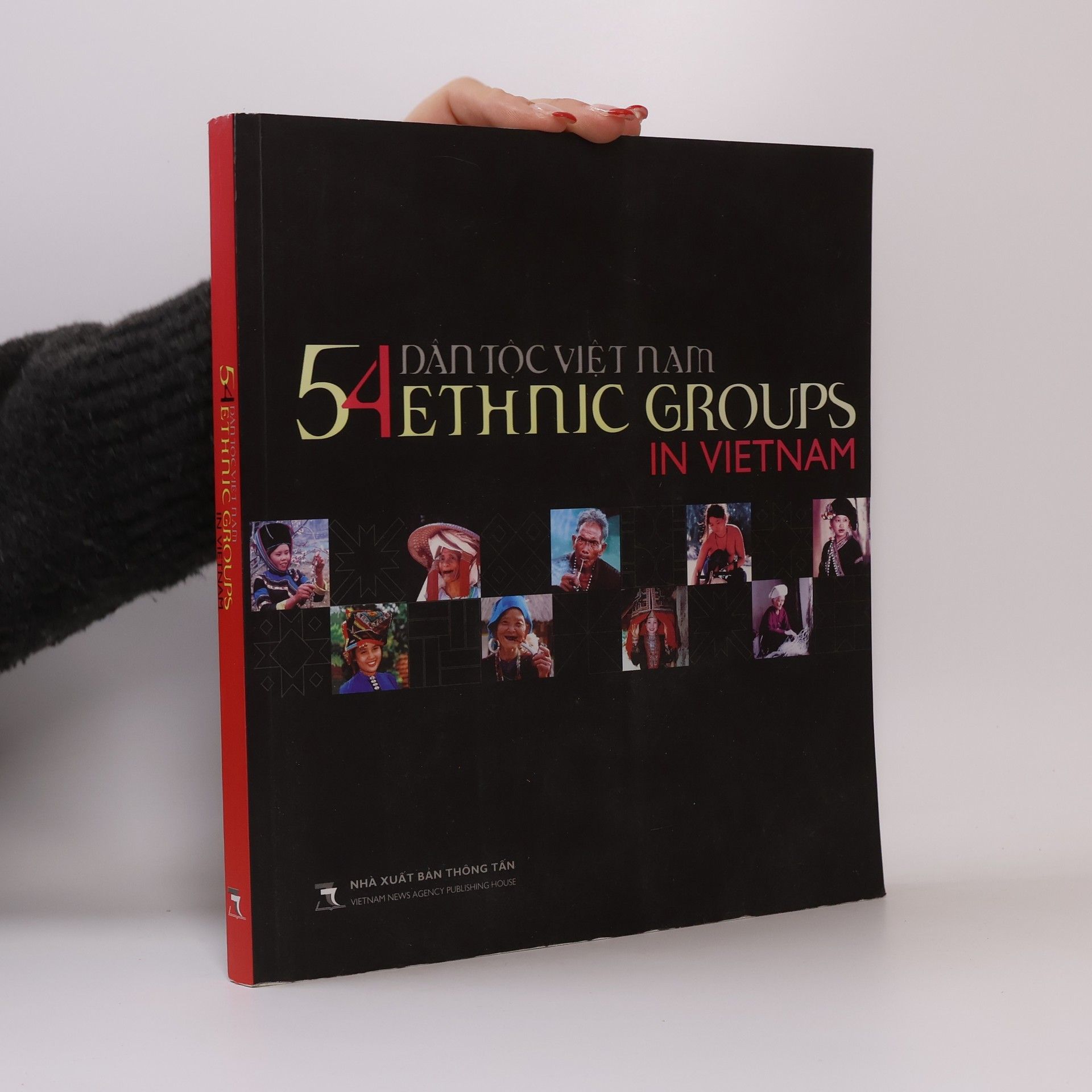 AA.VV. 54 Dân Tộc Việt Nam. 54 Ethnic Groups in Vietnam