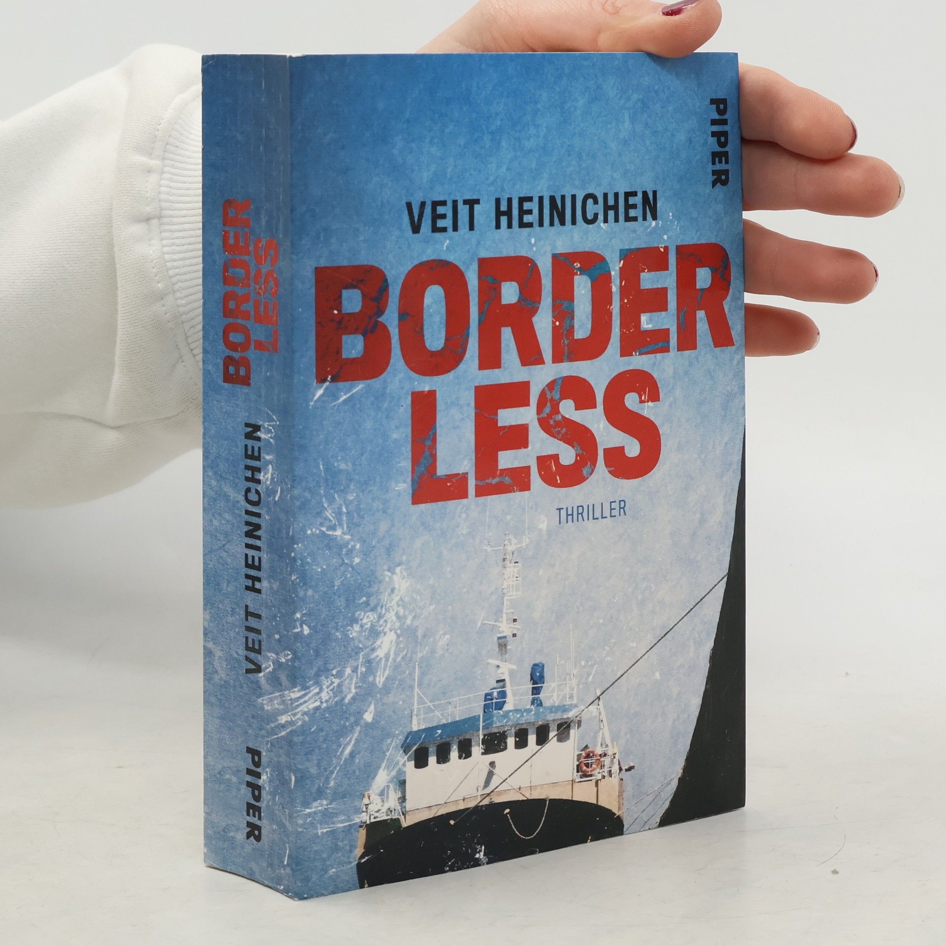Veit Heinichen Borderless