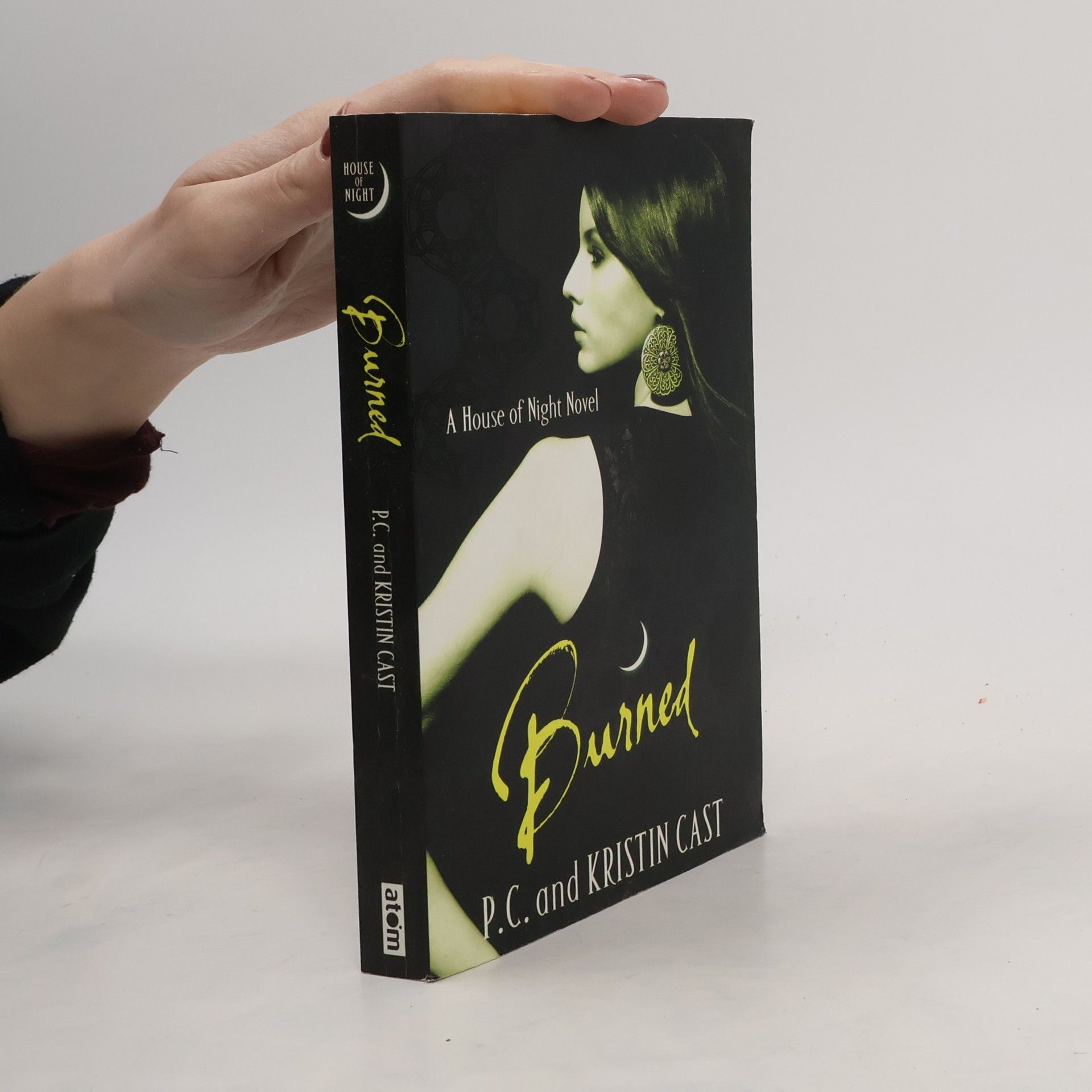 Phyllis Christine Cast Burned : A house of night novel