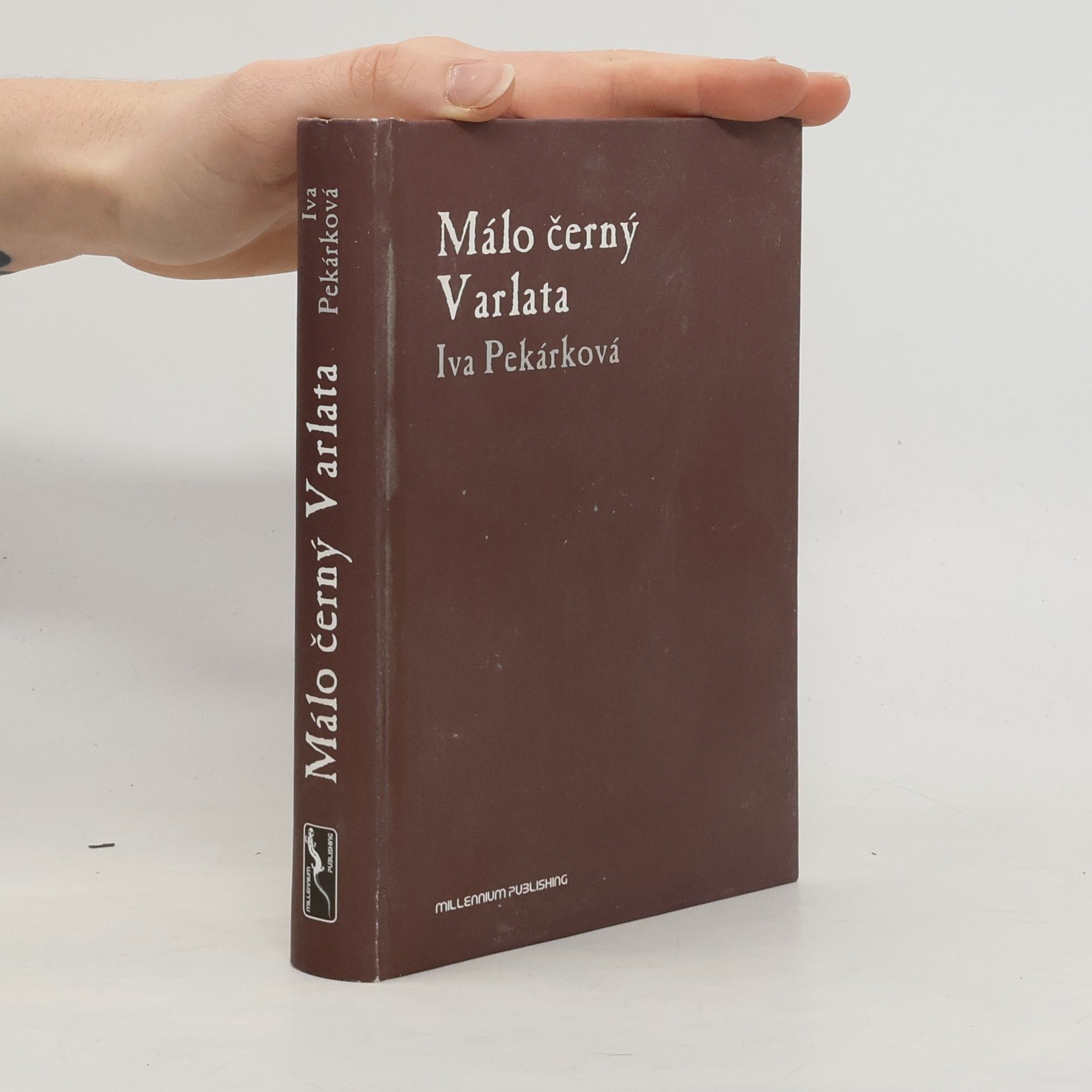 Iva Pekárková Málo černý Varlata