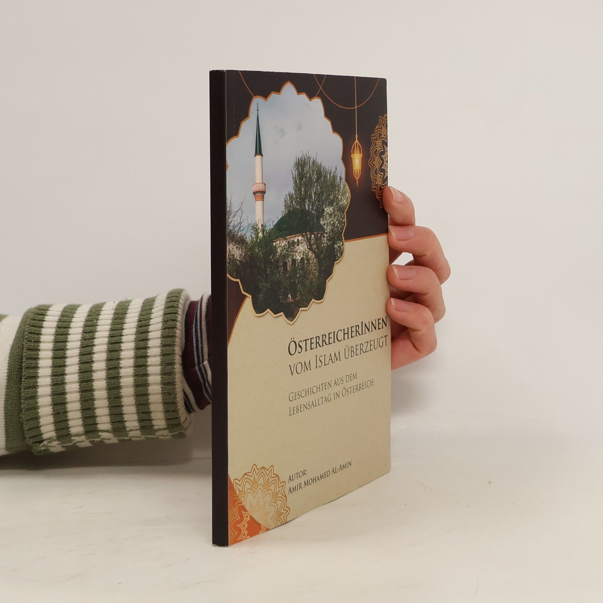 AMIR MOHAMED AL-AMIN ÖSTERRERZEUGT. GESCHICHTEN AUS DEM LEBENSALLTAG IN ÖSTERREIEICHERINNEN VOM ISLAM ÜBCH