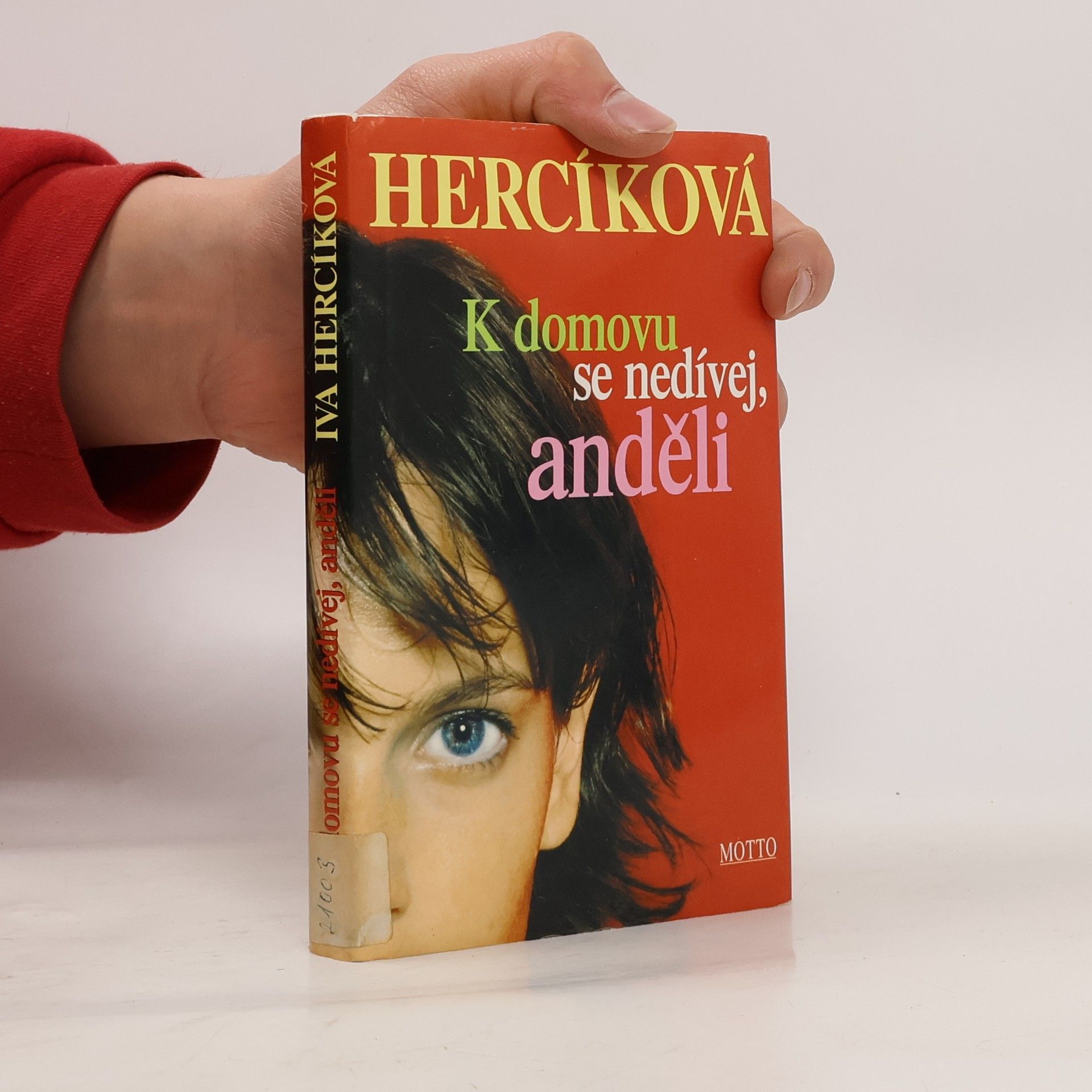 Iva Hercíková K domovu se nedívej, anděli