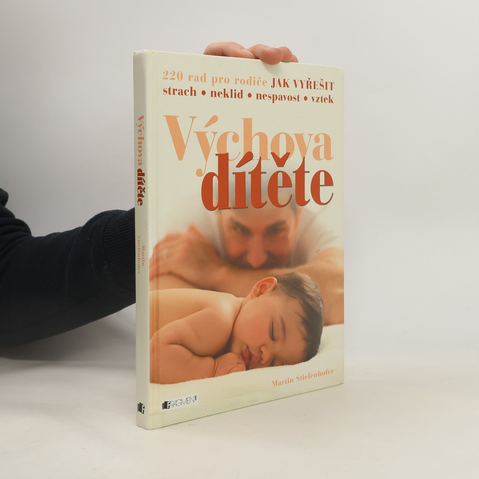 Výchova dítěte: 220 rad pro rodiče jak vyřešit strach, neklid, nespavost, vztek