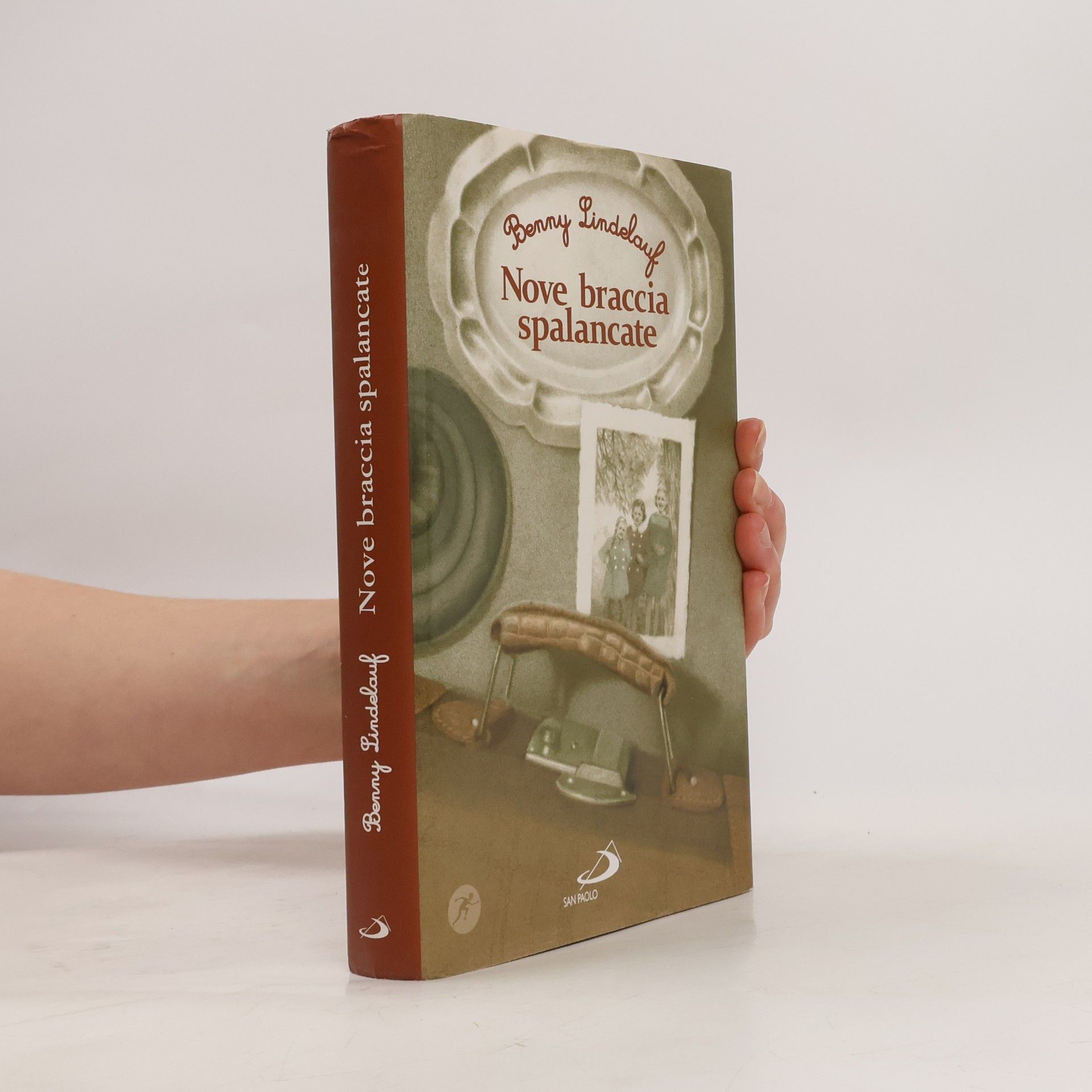 Nove braccia spalancate