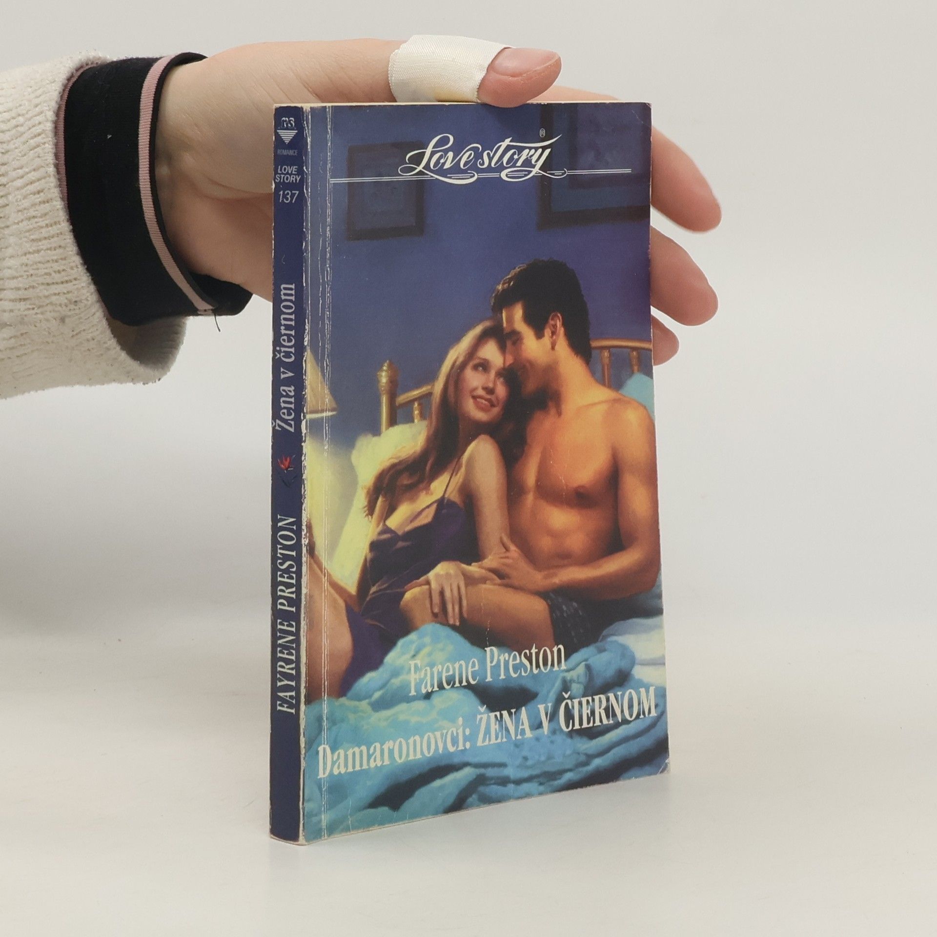 Farene Preston Damaronovci. Žena v černom