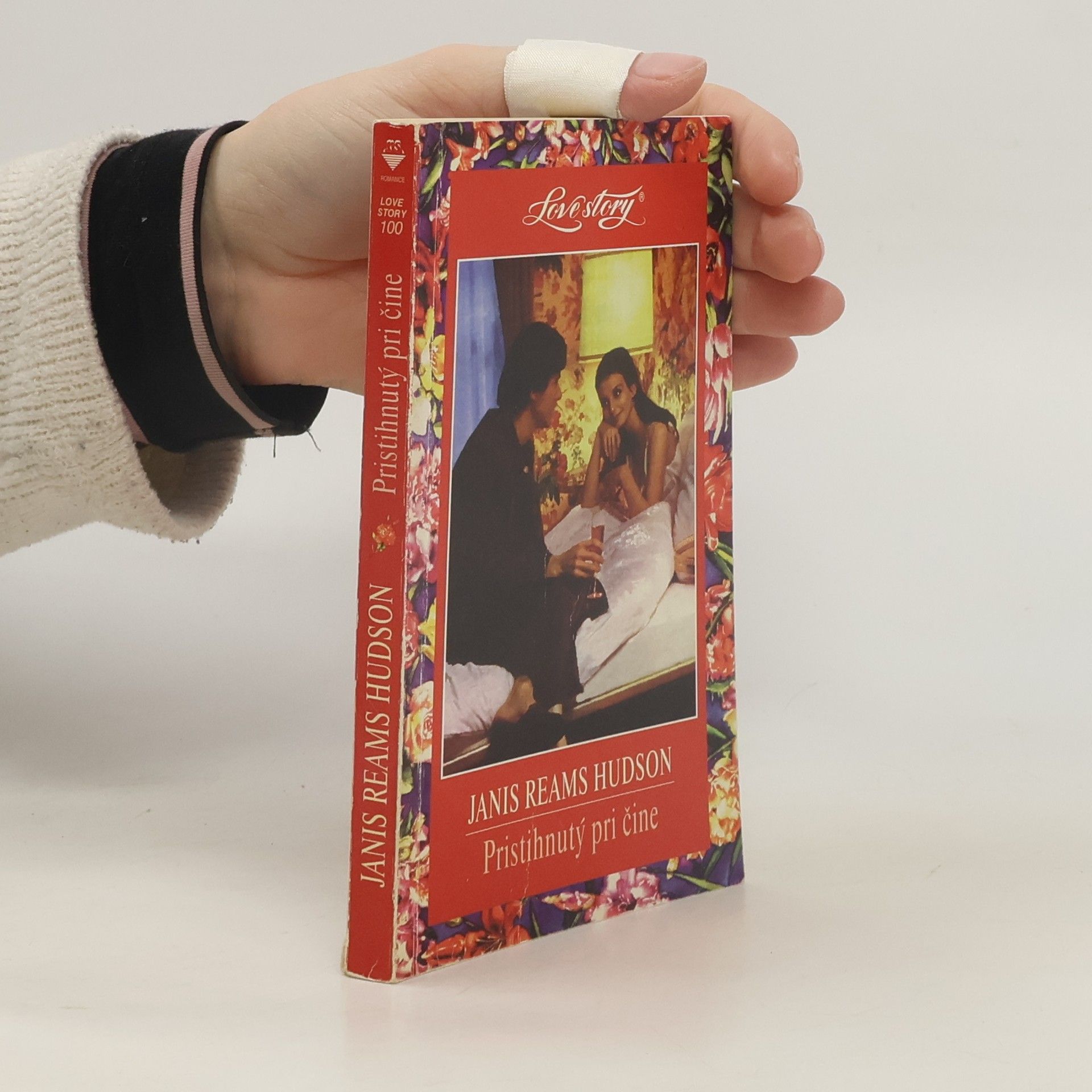 Pristihnutý pri čine