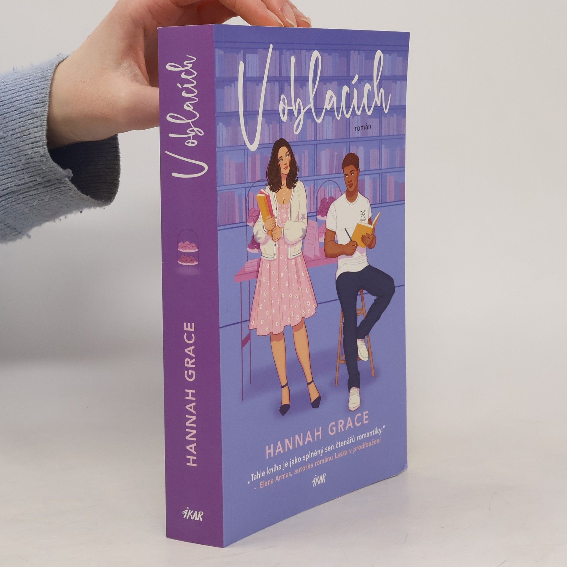 Hannah Grace V oblacích