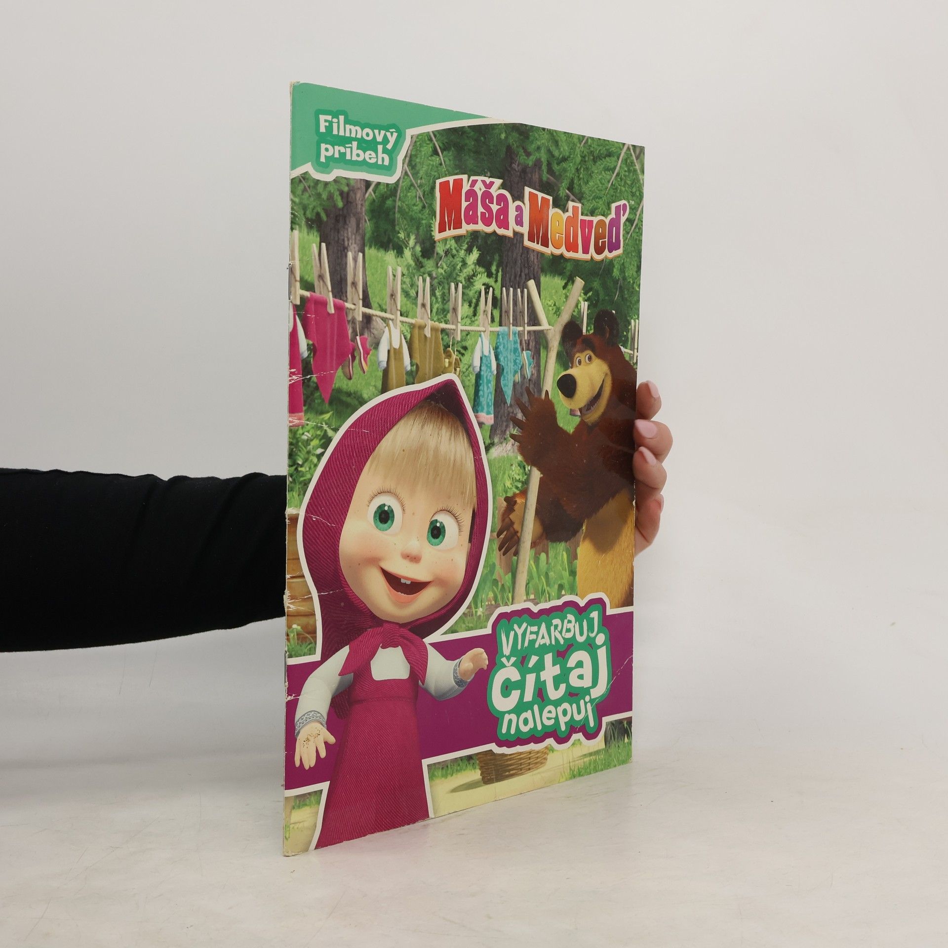 Eva Krupová Máša a Medveď : vyfarbuj, čítaj, nalepuj