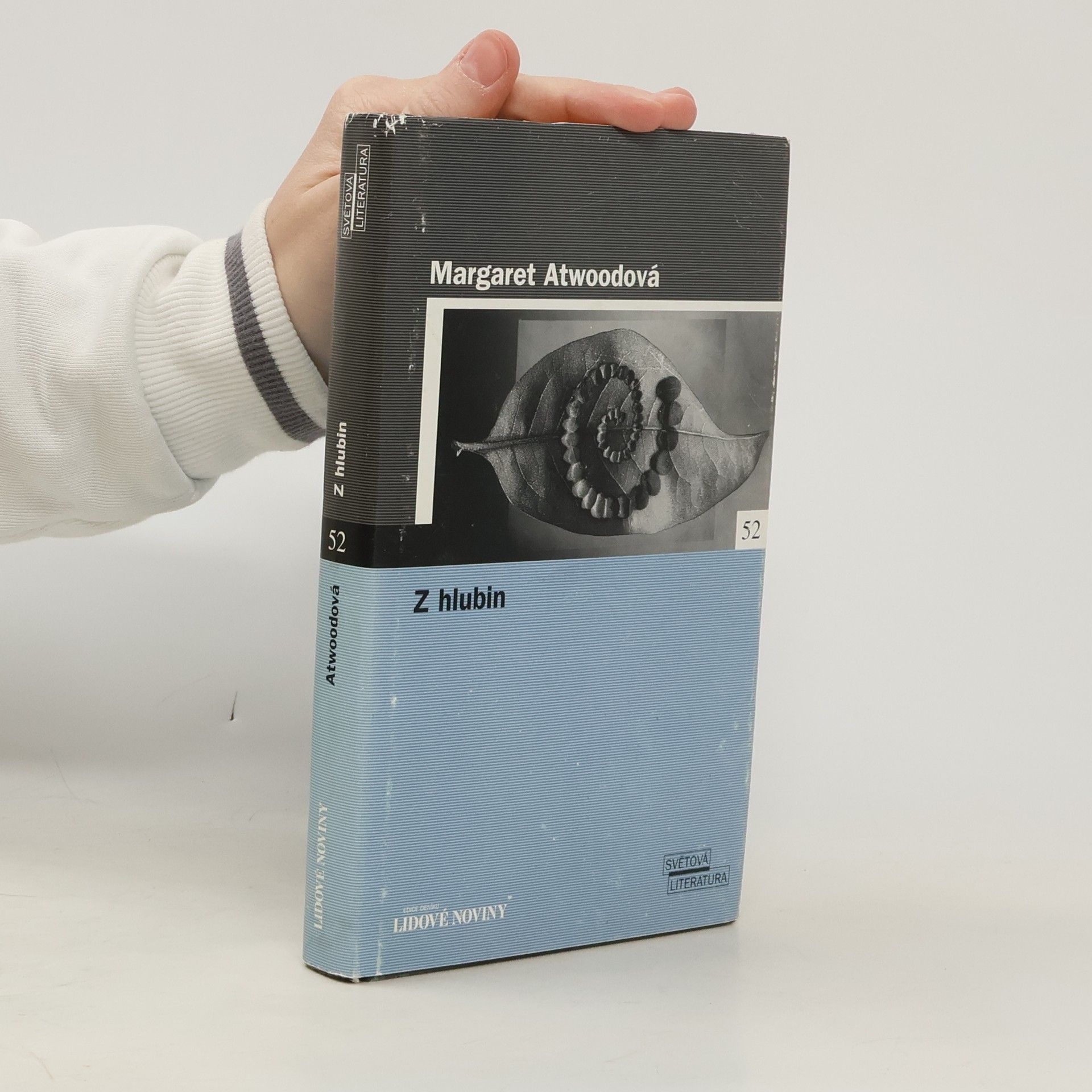 Margaret Atwood Z hlubin