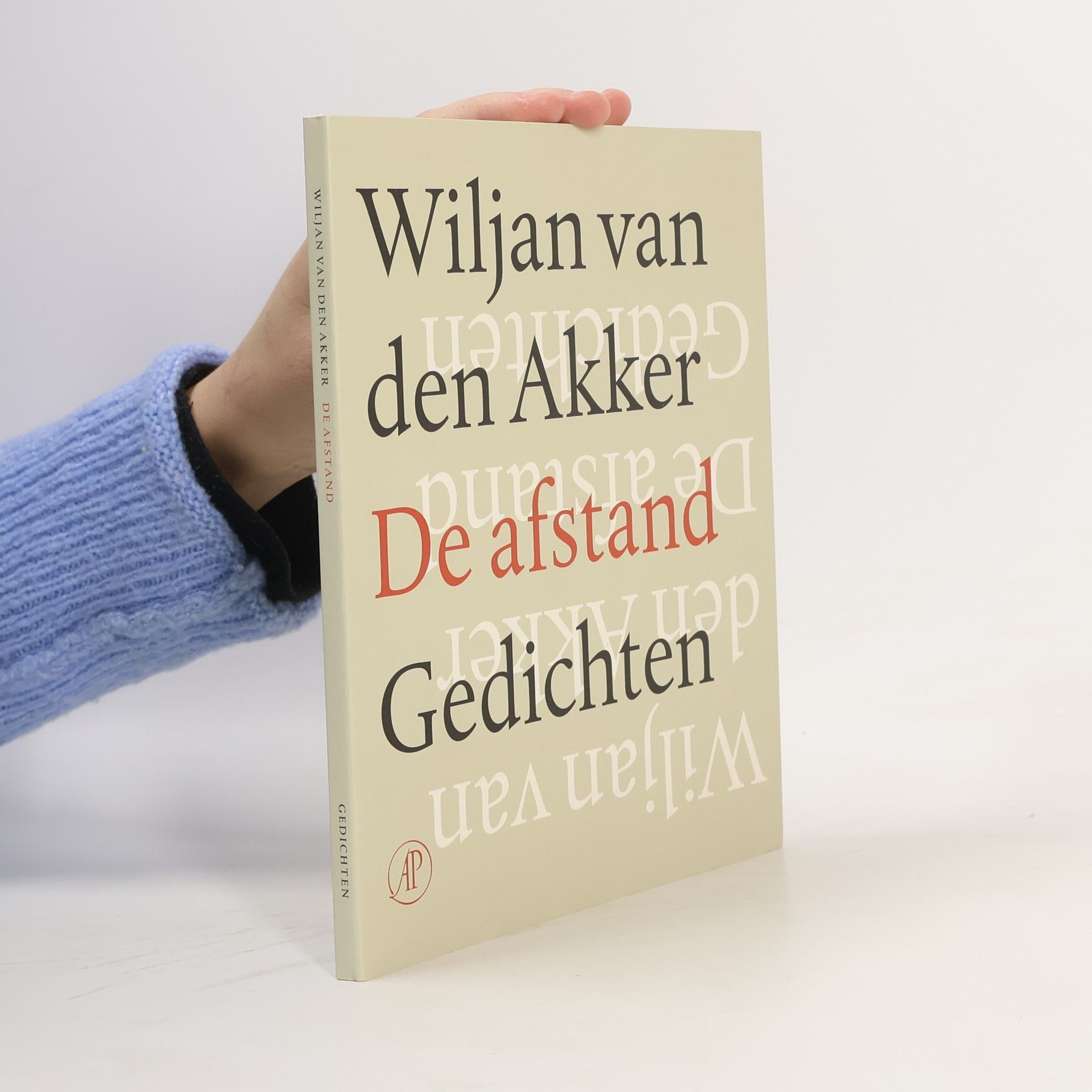 W. J. van den Akker De afstand