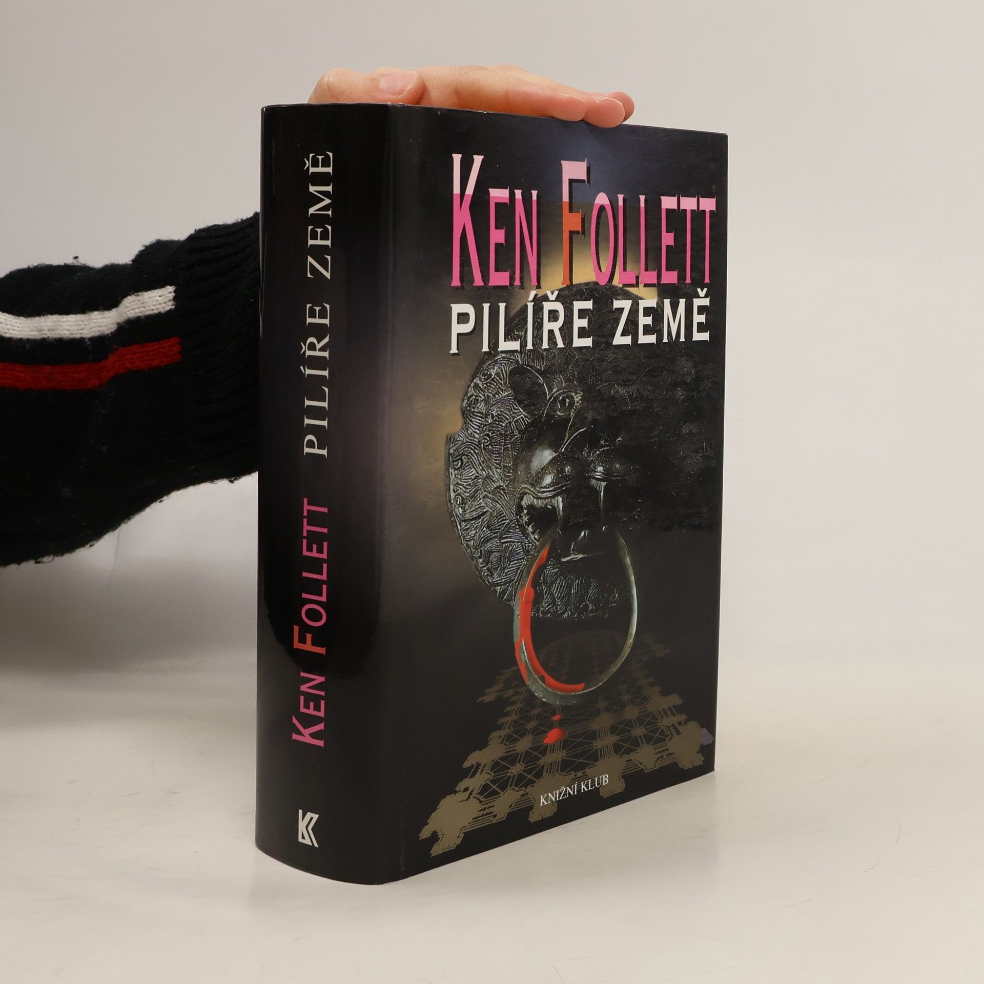 Ken Follett Pilíře země