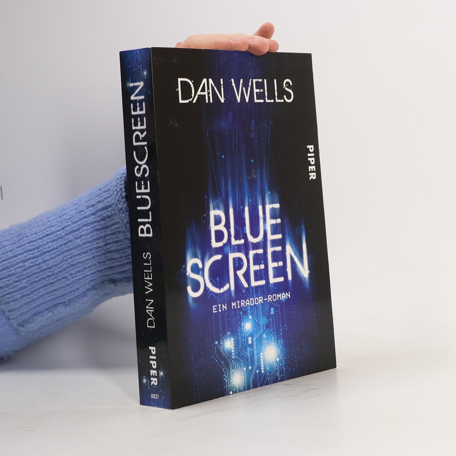 Dan Wells Bluescreen