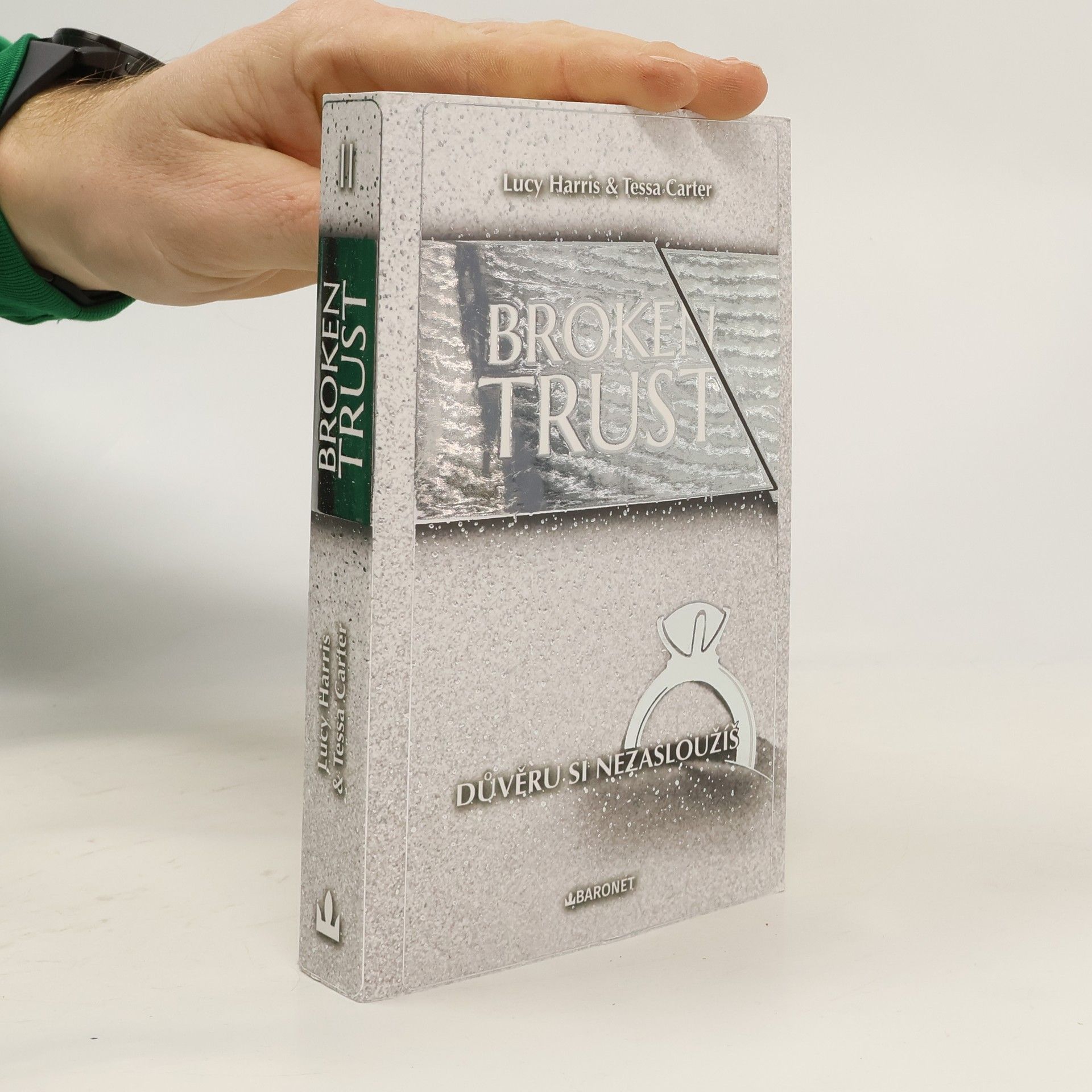 Broken Trust: Důvěru si nezasloužíš