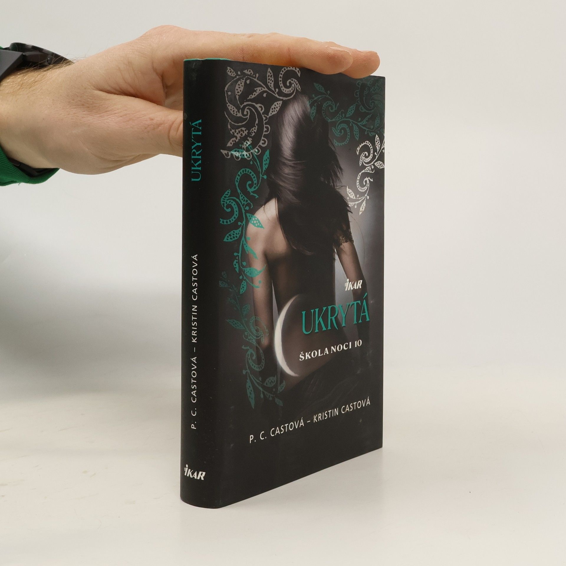 Phyllis Christine Cast Ukrytá. Škola noci 10