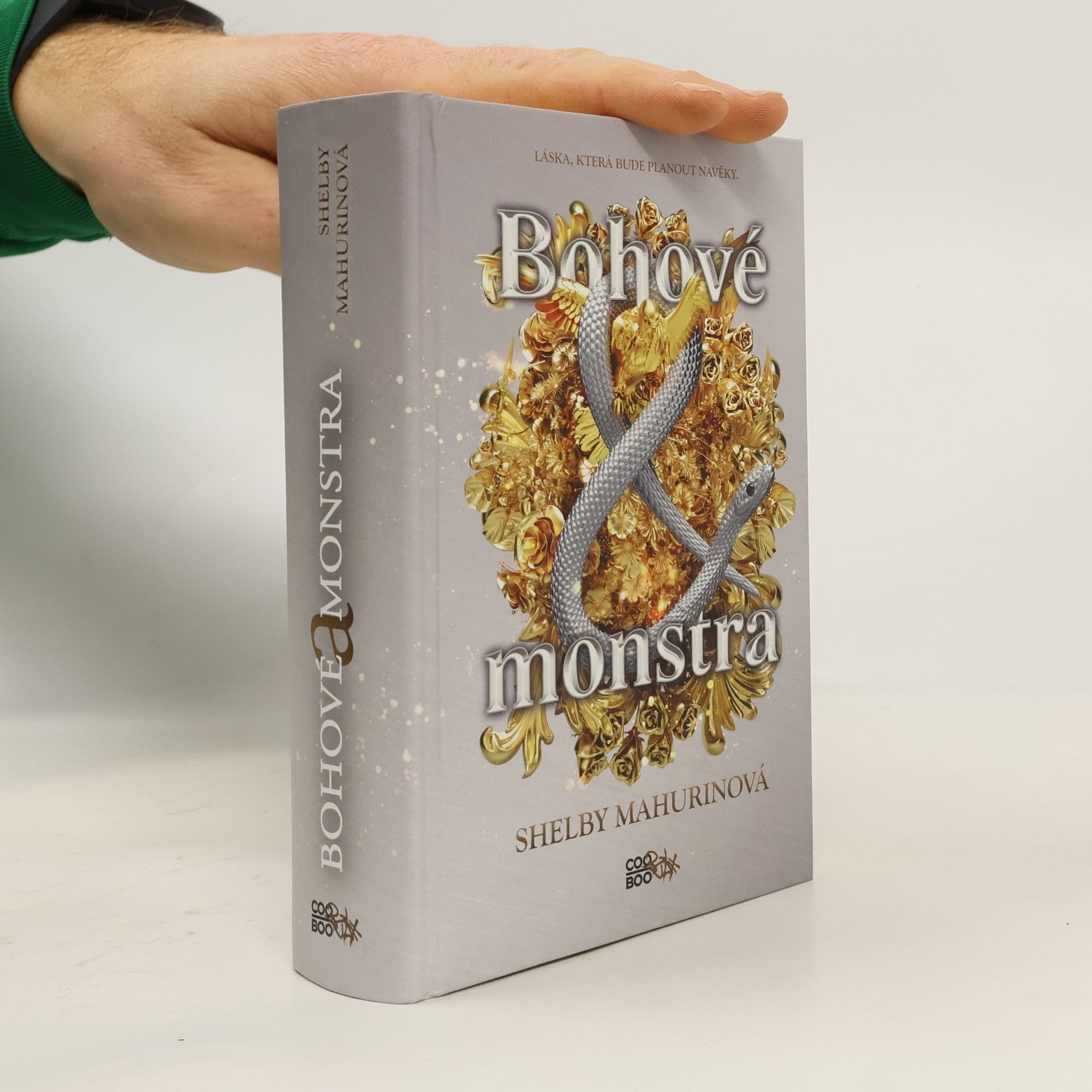 Shelby Mahurin Bohové a monstra. 3. díl