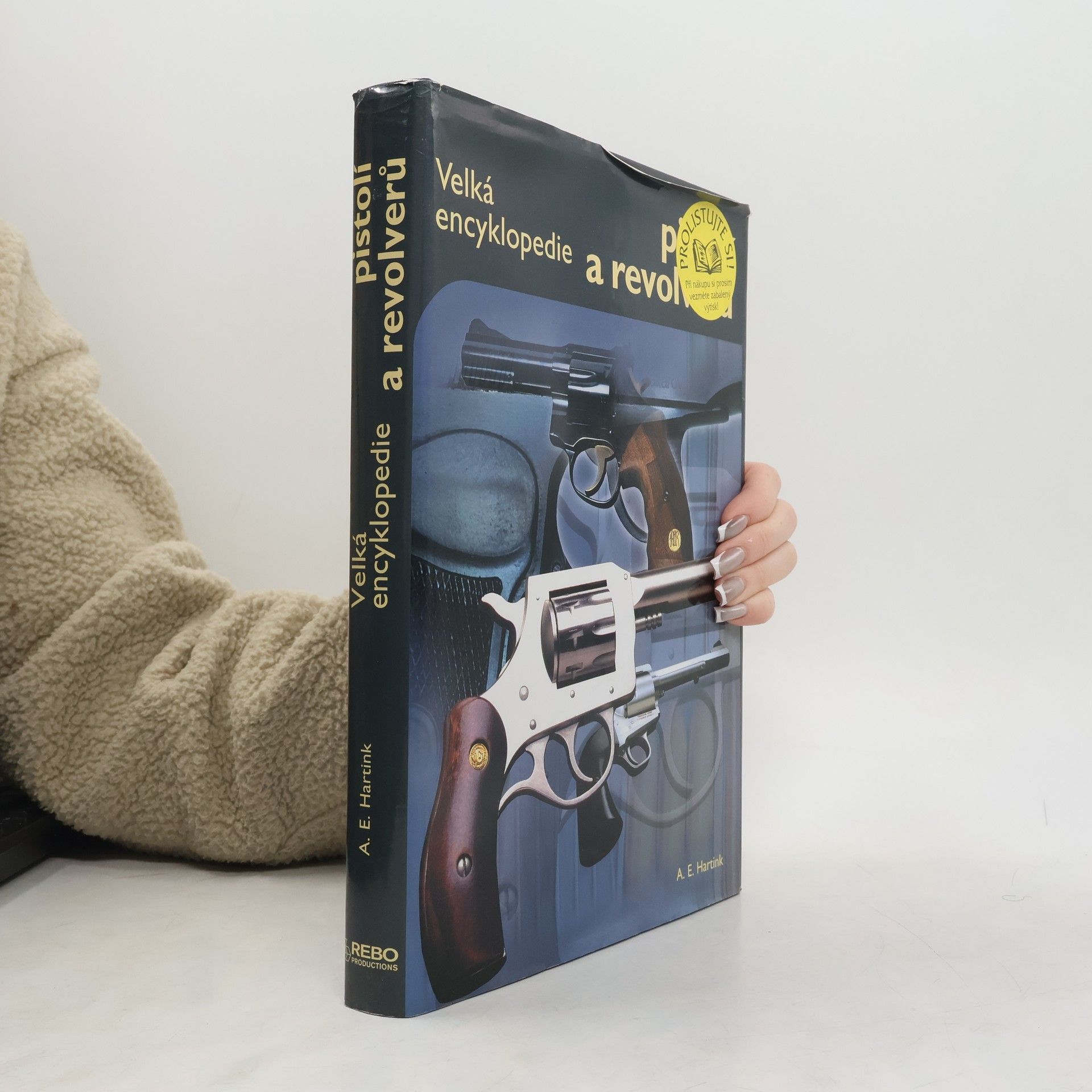 Velká encyklopedie pistolí a revolverů