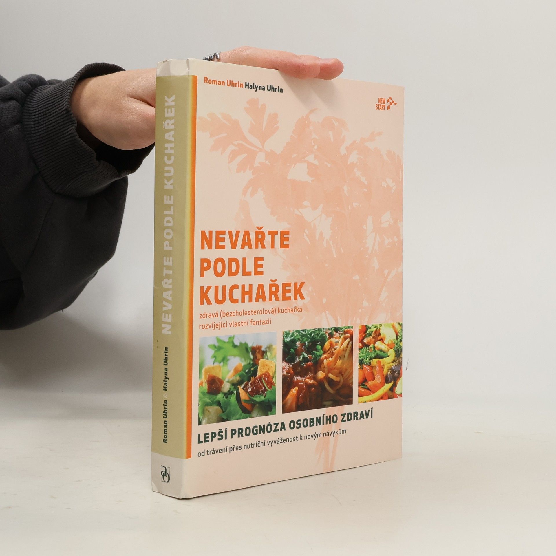 Roman Uhrin Nevařte podle kuchařek : zdravá (bezcholesterolová) kuchařka rozvíjející vlastní fantazii