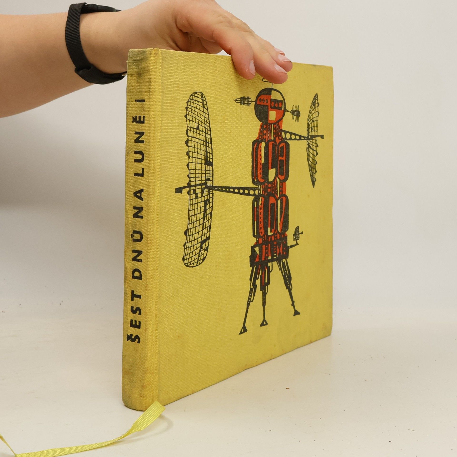 Šest dnů na luně 1