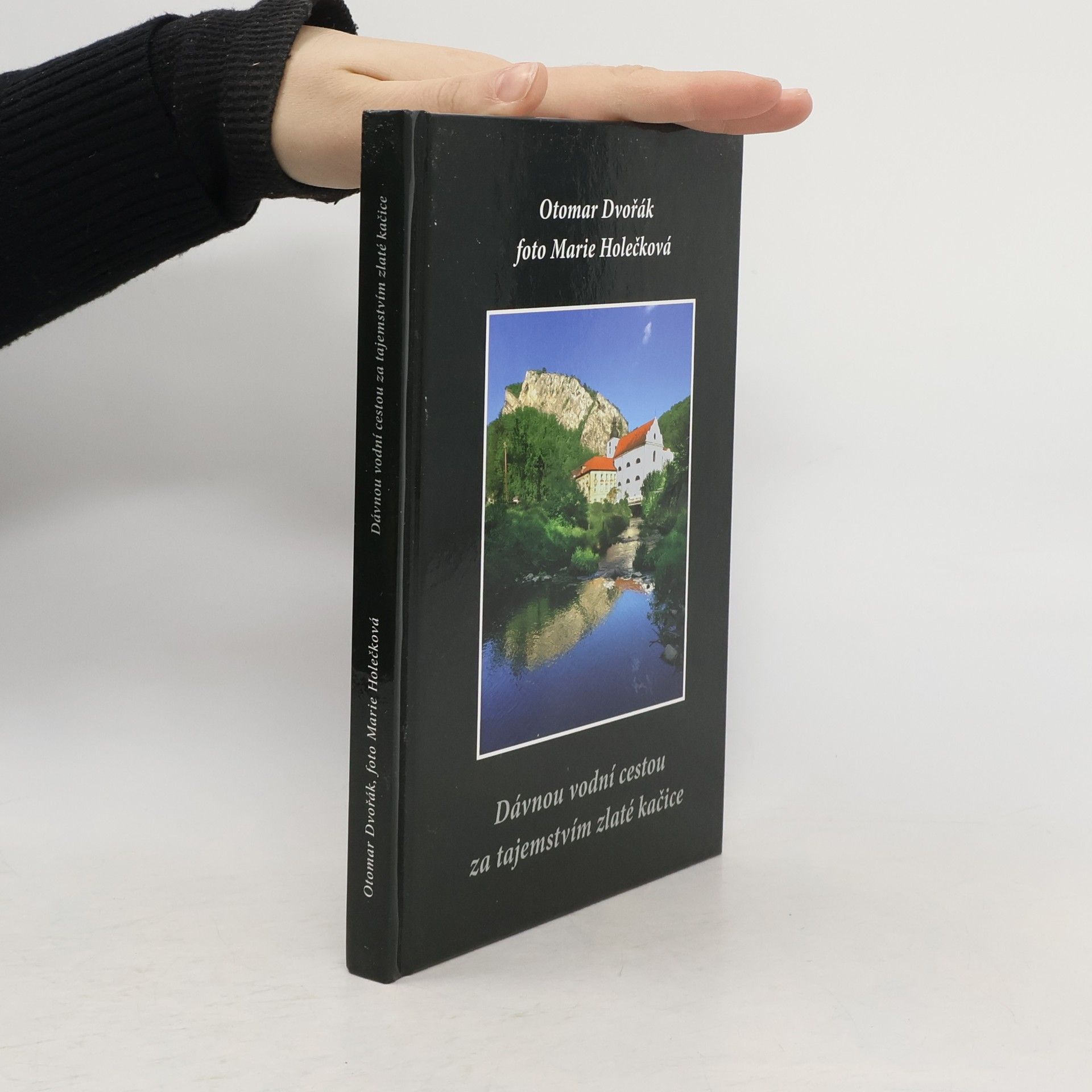 Otomar Dvořák Dávnou vodní cestou za tajemstvím zlaté kačice : putování po Rakovnicku, Kladensku a Berounsku od pramene k ústí potoka Loděnice (Kačáku)