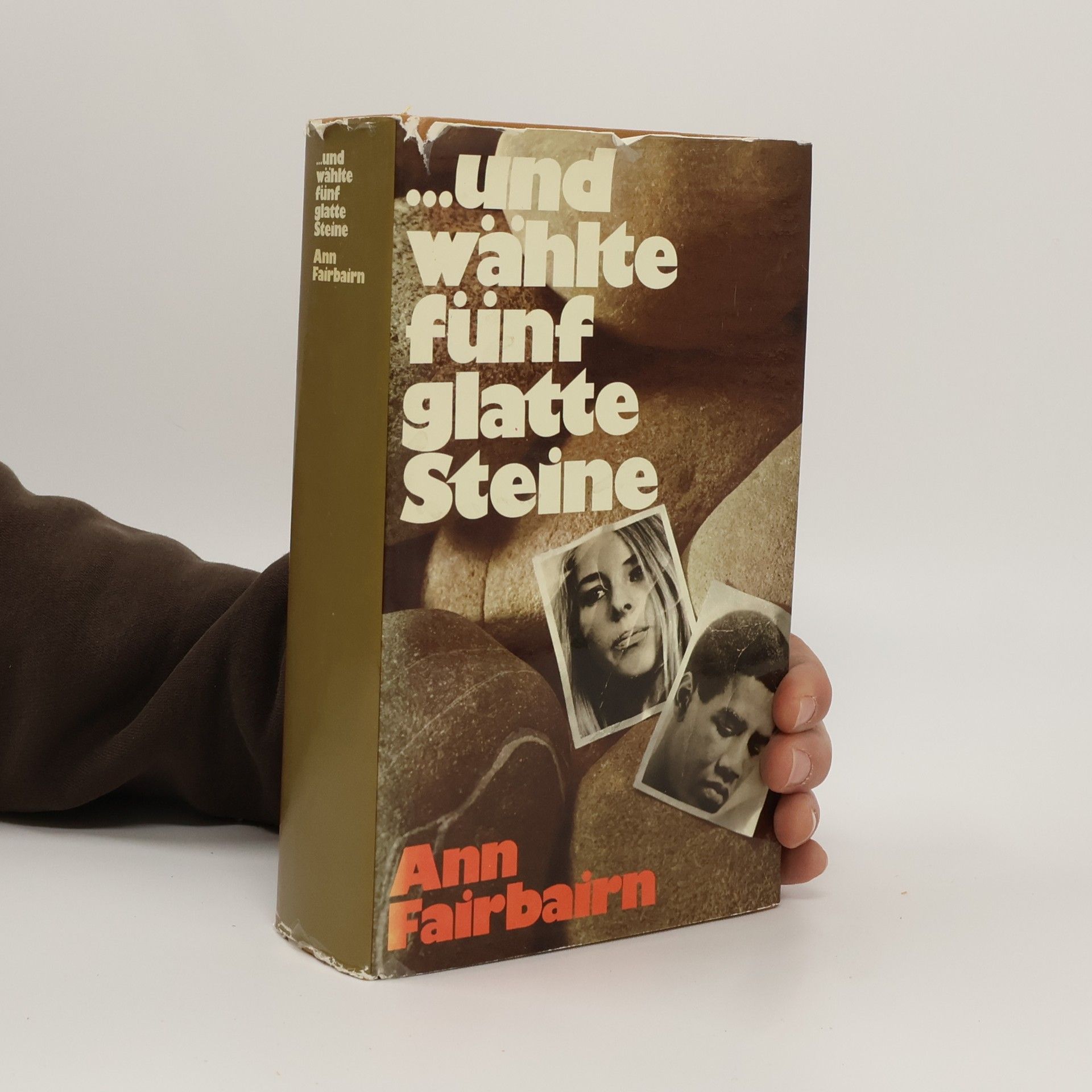 Ann Fairbairn ... und wählte fünf glatte Steine