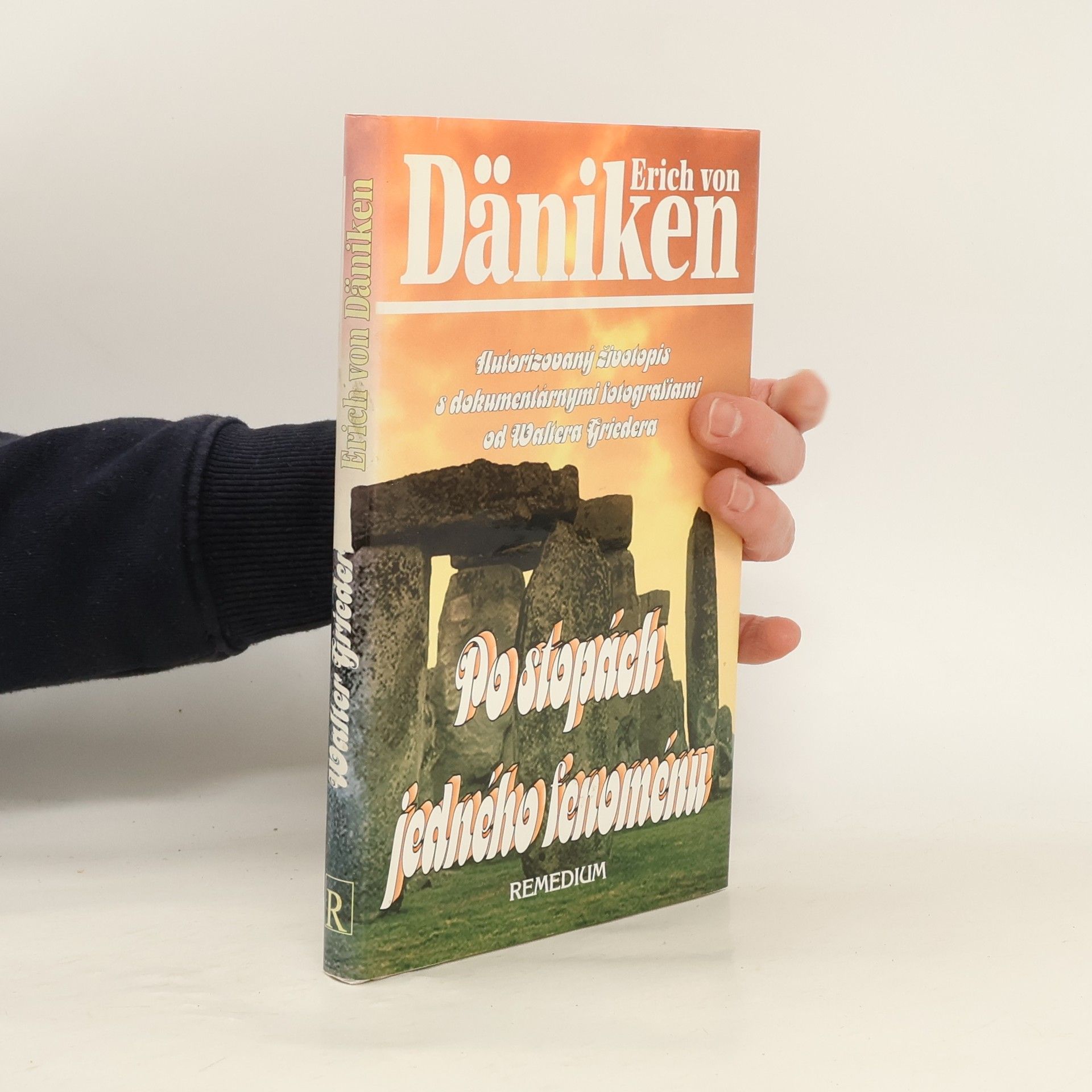 Erich von Däniken Po stopách jedného fenoménu