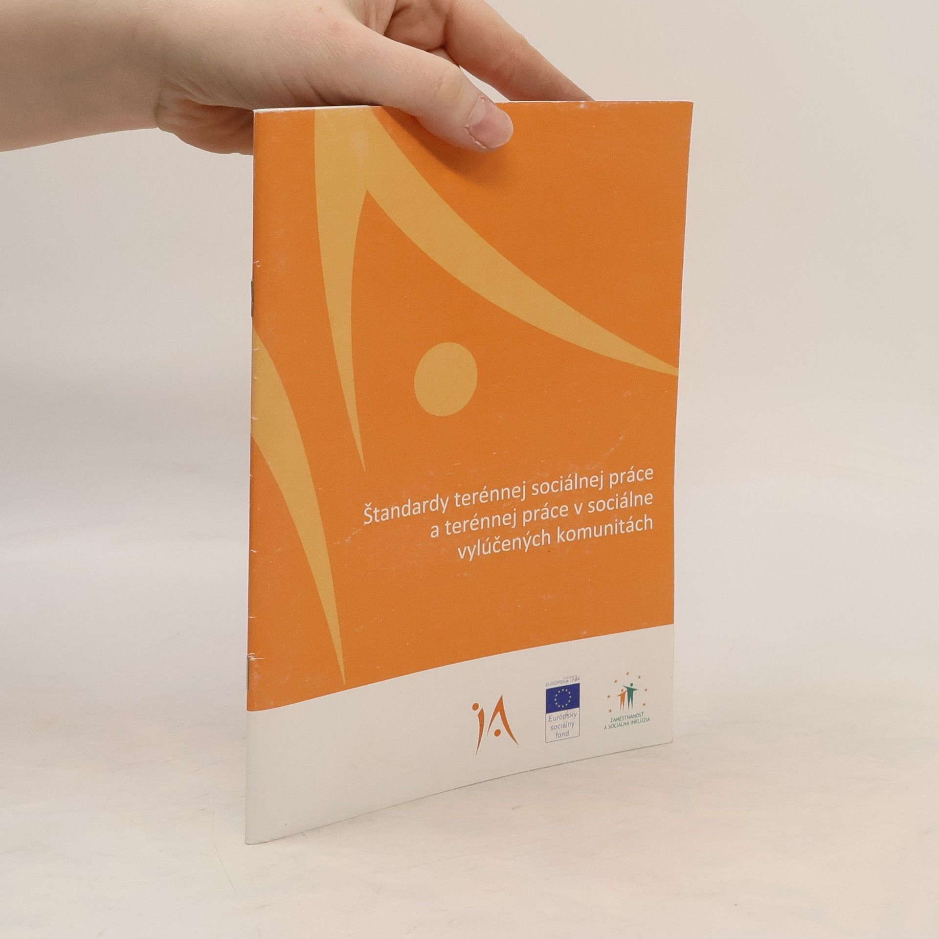 Kolektív autorov Štandardy terénnej sociálnej práce a terénnej práce v sociálne vylúčených komunitách