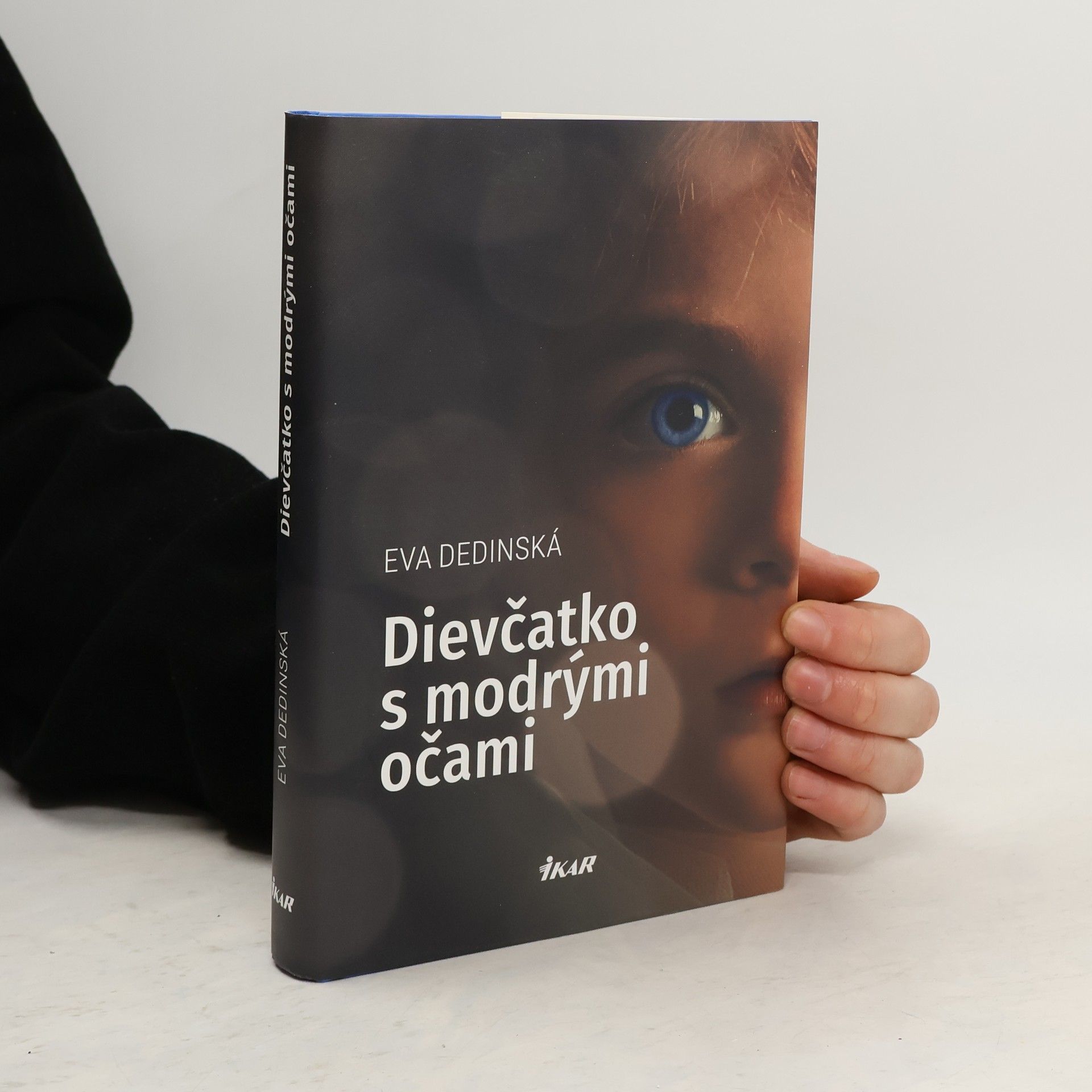 Dievčatko s modrými očami