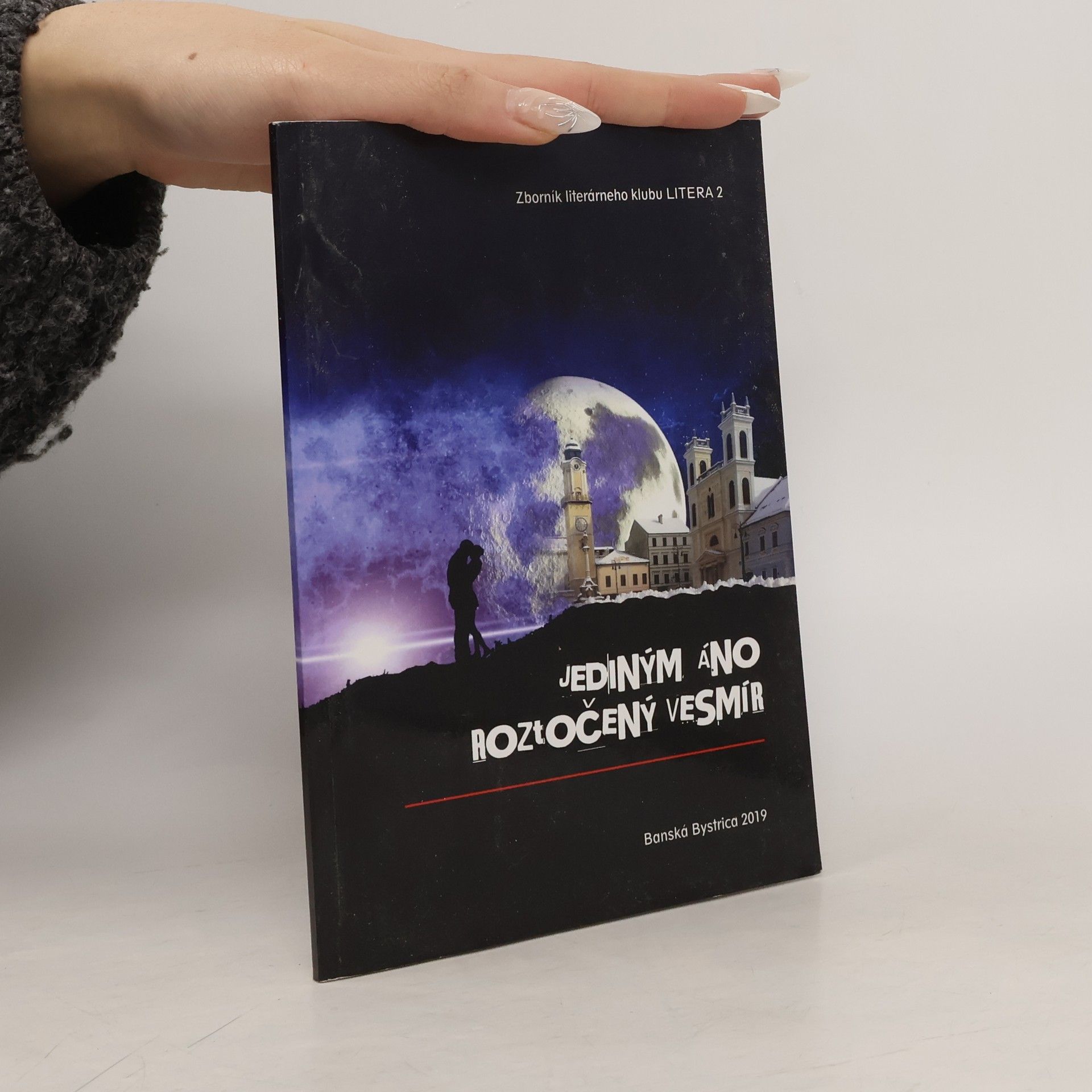 Autores varios Jediným áno roztočený vesmír