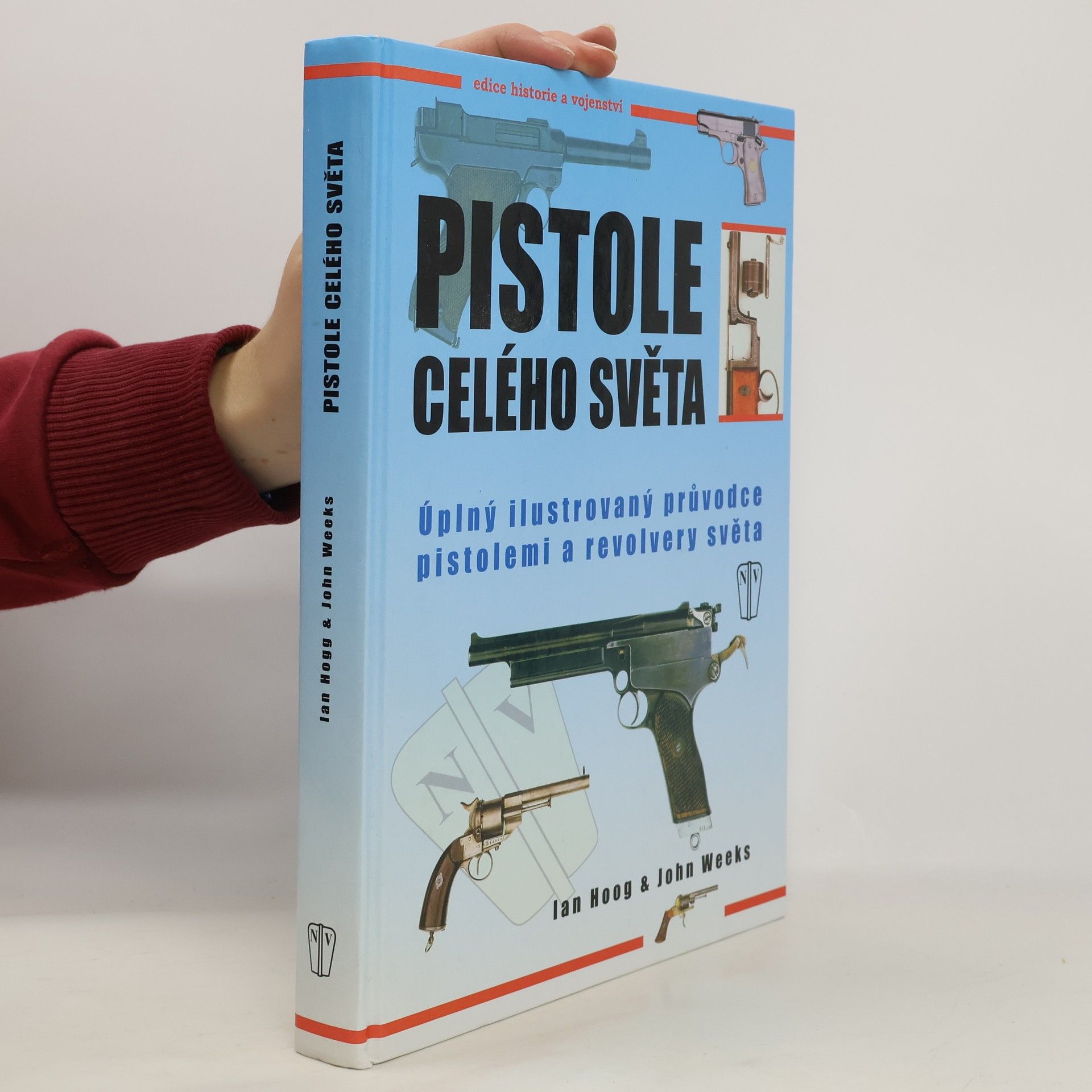 Ian Hogg Pistole celého světa