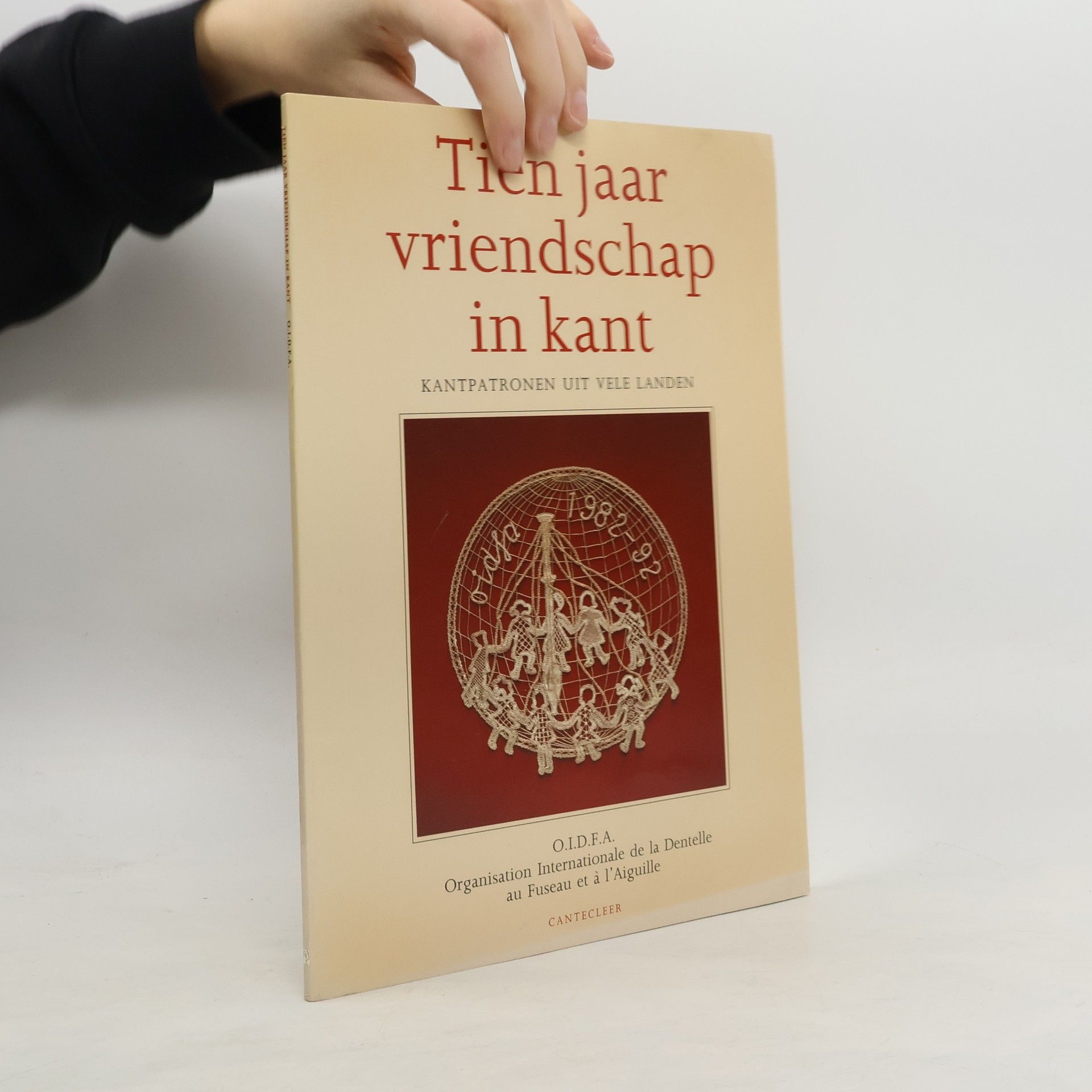 Organisation Internationale de la Dentelle au Fuseau et à l'Aiguille Tien jaar vriendschap in kant