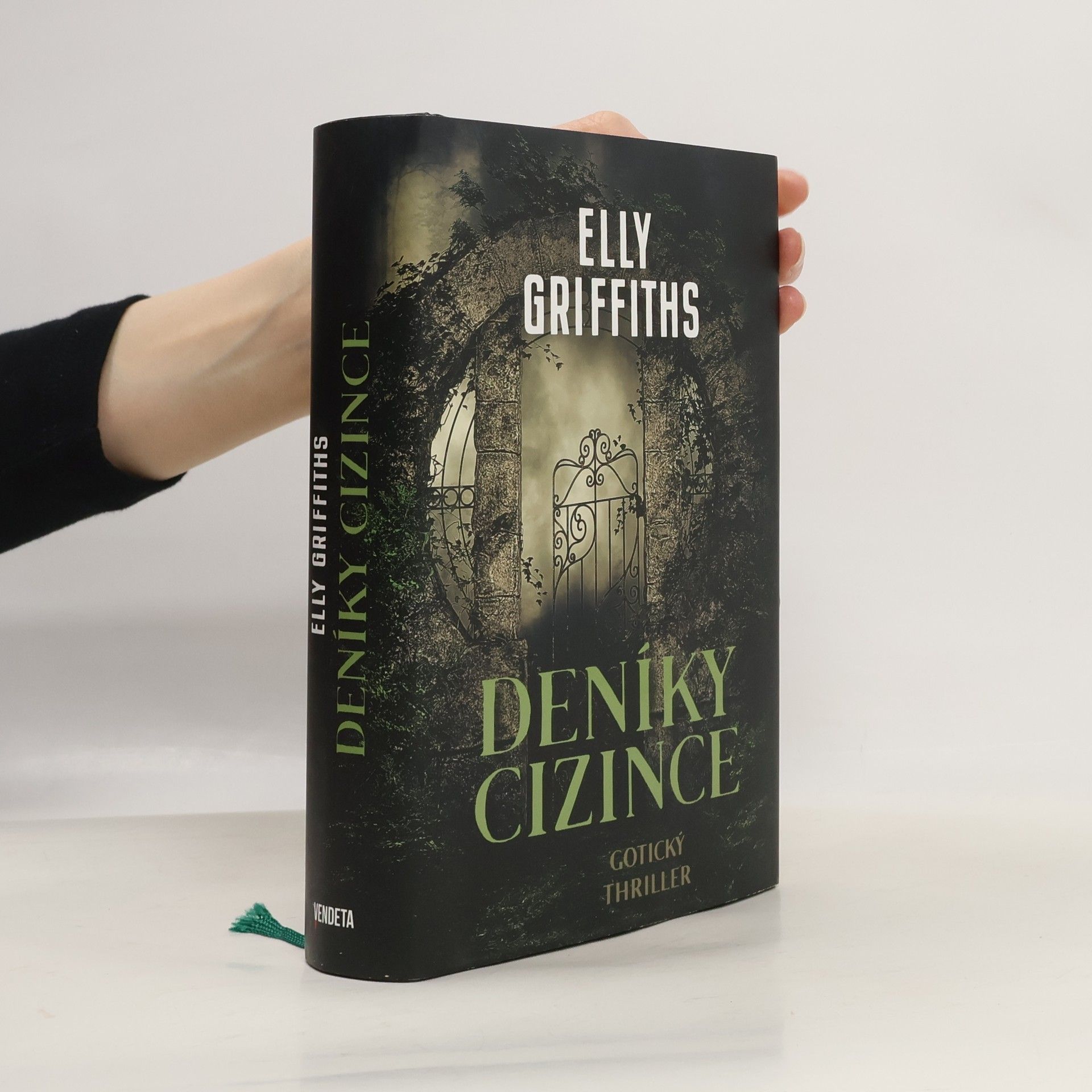Elly Griffiths Deníky cizince