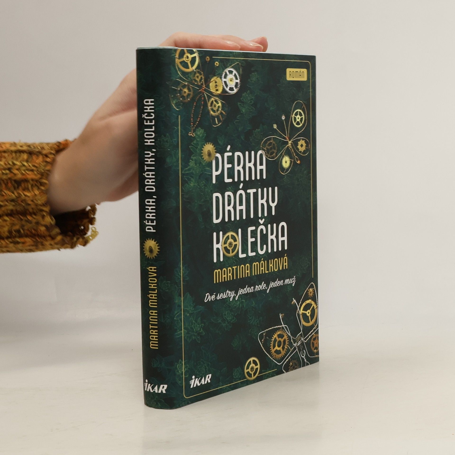 Martina Málková Pérka, drátky, kolečka: Dvě sestry, jedna role, jeden muž