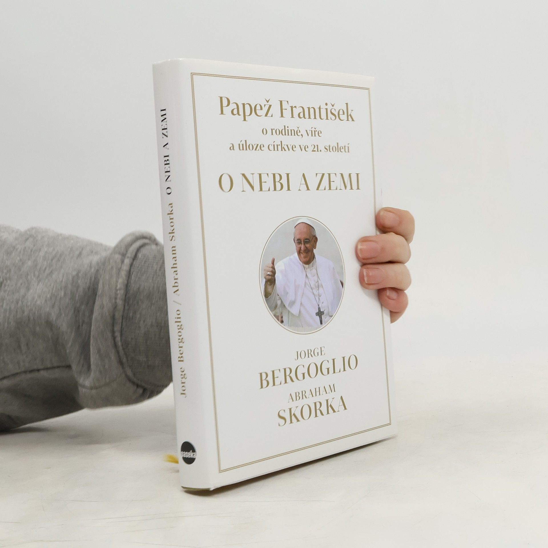 Papež František O nebi a zemi : [papež František o rodině, víře a úloze církve ve 21. století]
