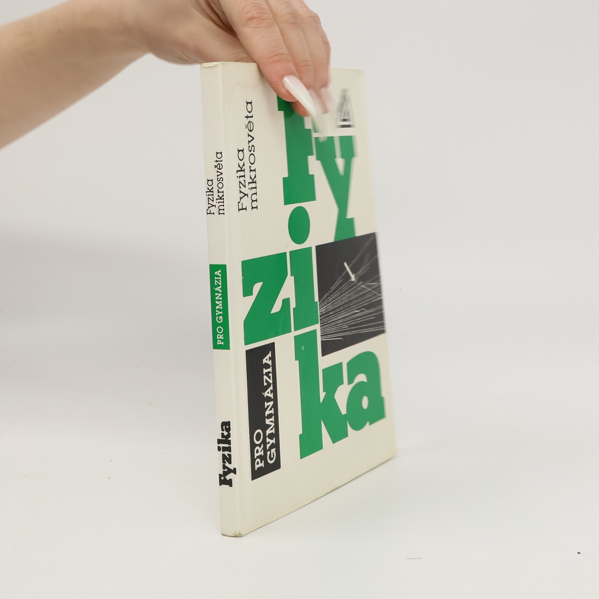 Ivan Štoll Fyzika pro gymnázia : fyzika mikrosvěta