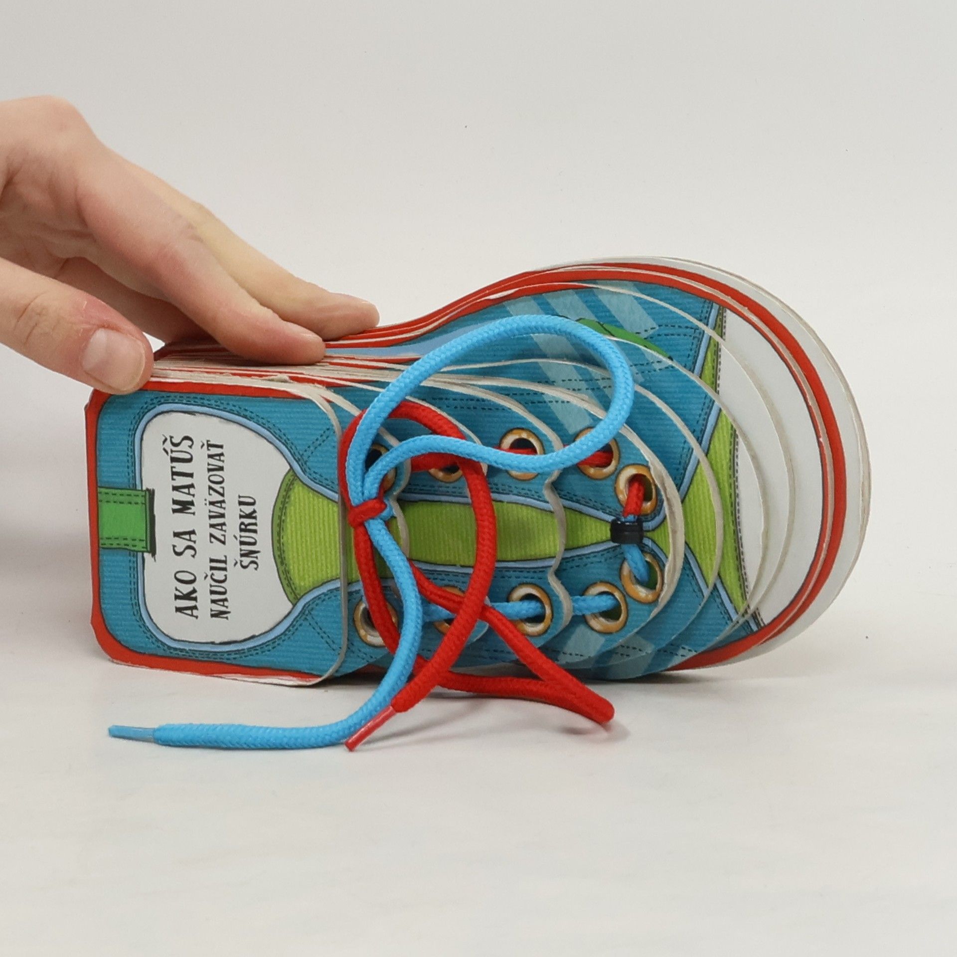 Ako sa Matúš naučil zaväzovať šnúrku