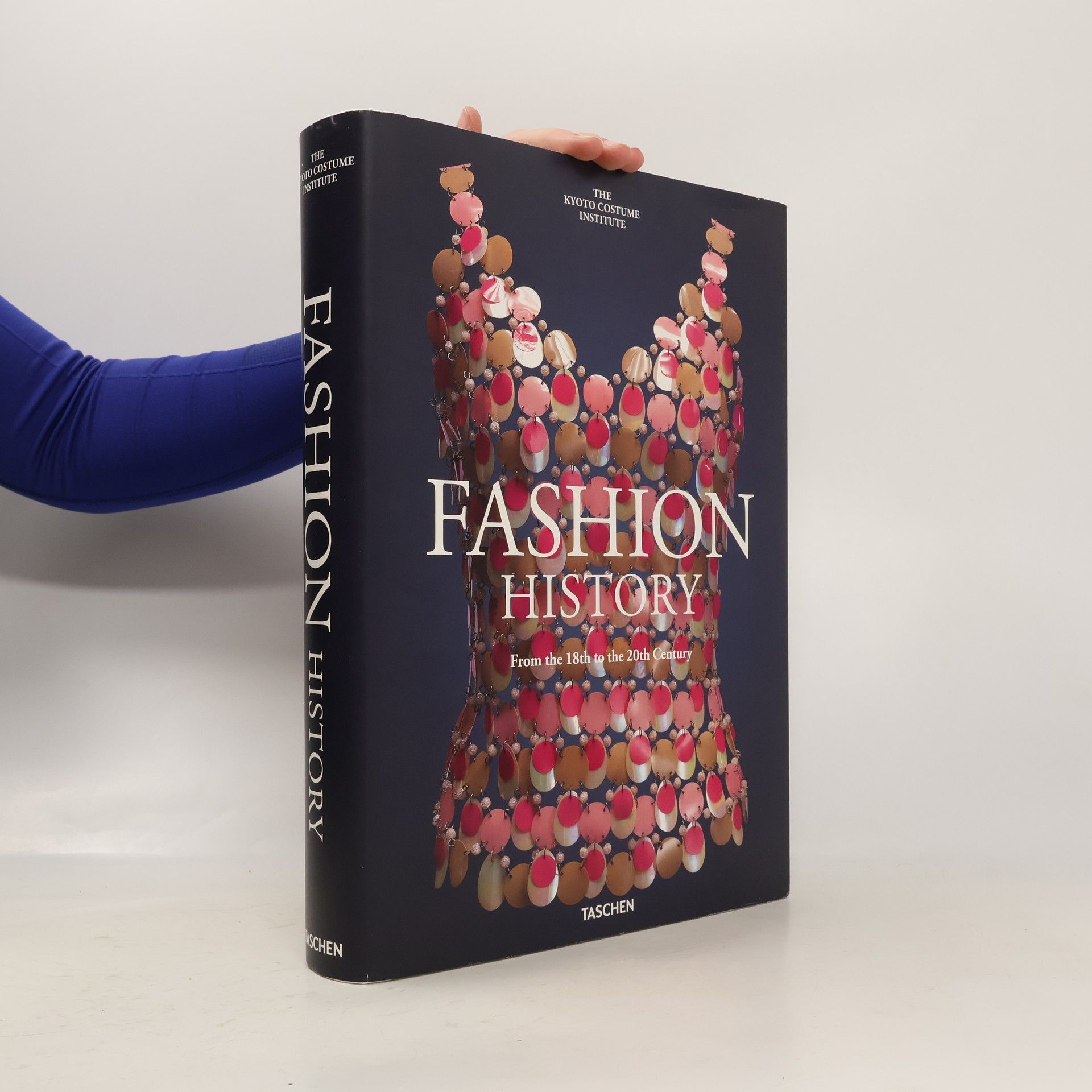 AA.VV. Fashion history : from the 18th to the 20th century