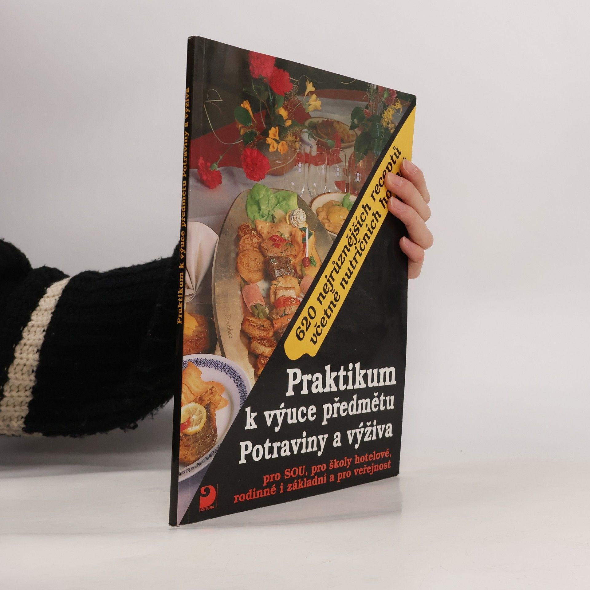 Jana Kolaříková Praktikum k výuce předmětu Potraviny a výživa pro SOU, pro školy hotelové, rodinné i základní a pro veřejnost : 620 nejrůznějších receptů včetně nutričních hodnot