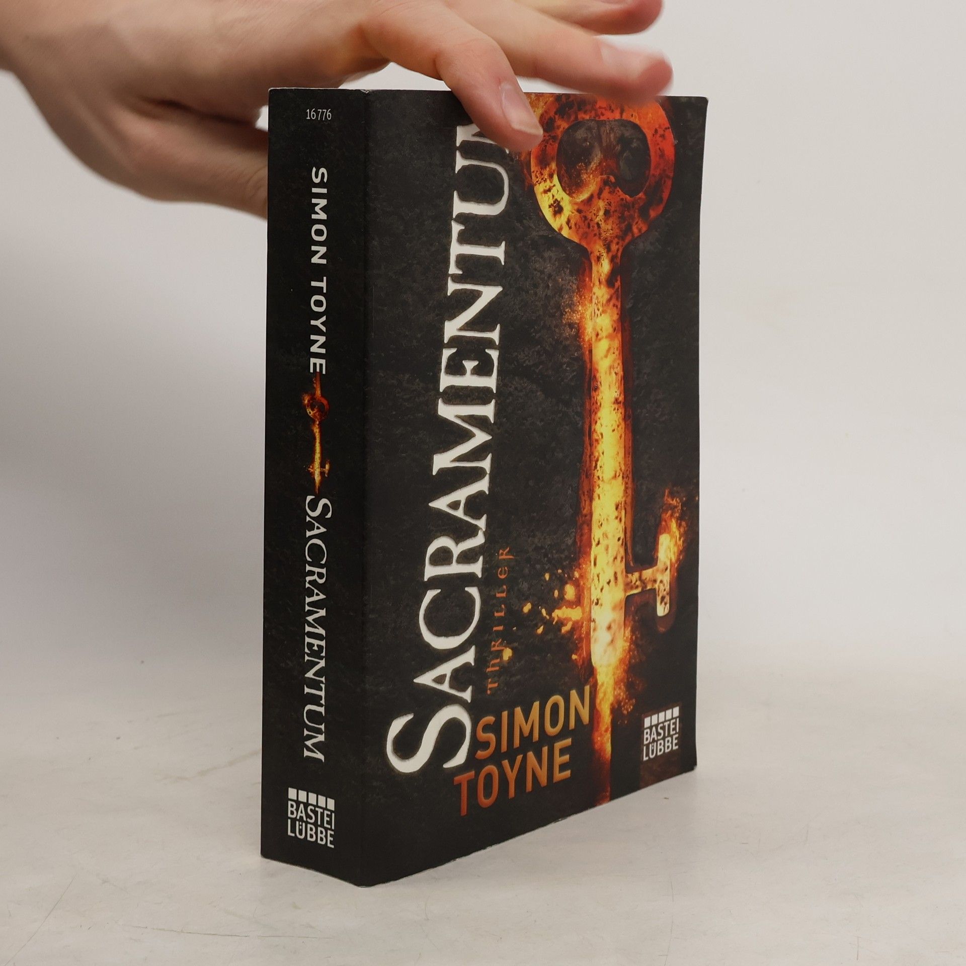 Simon Toyne Sacramentum