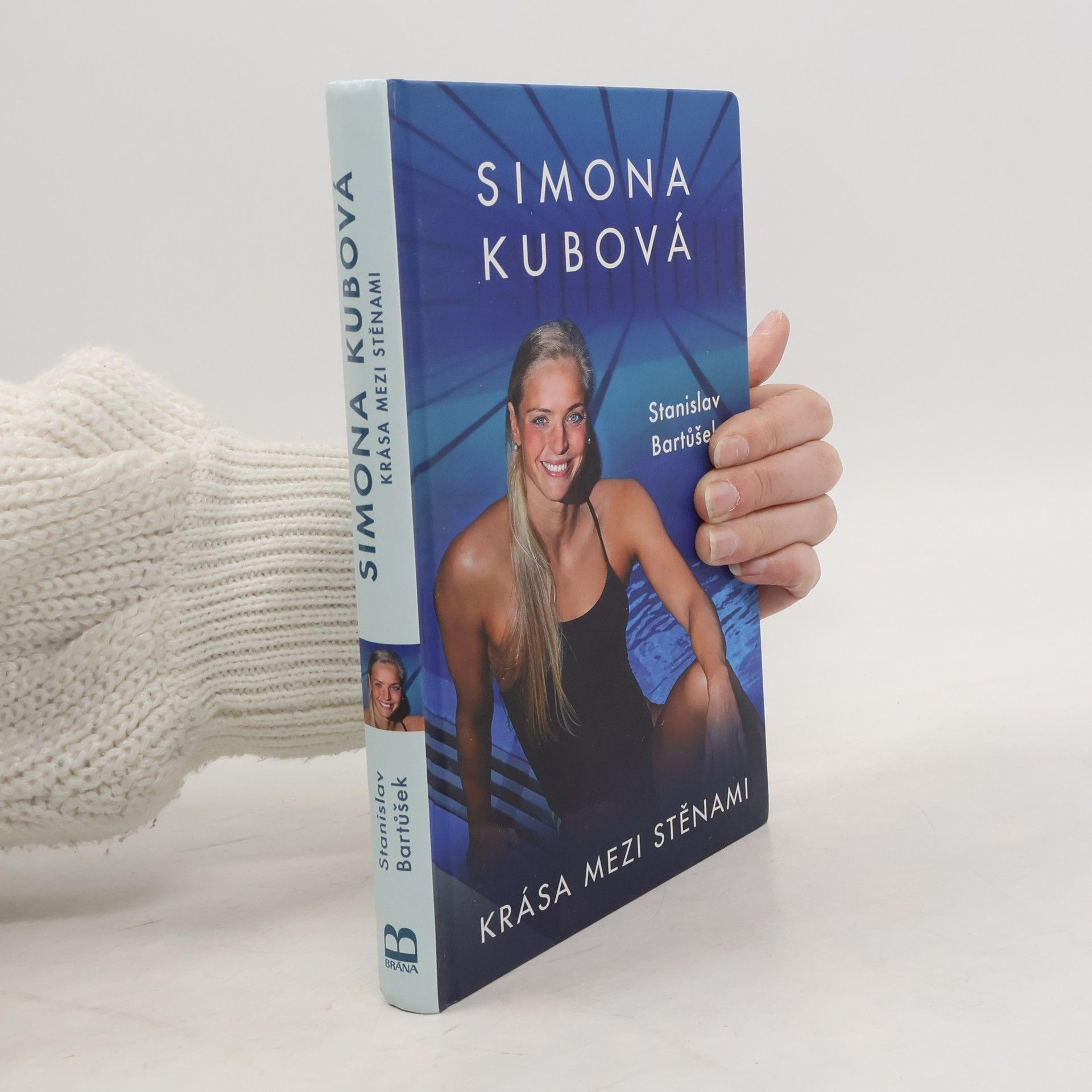 Simona Kubová Simona Kubová : krása mezi stěnami