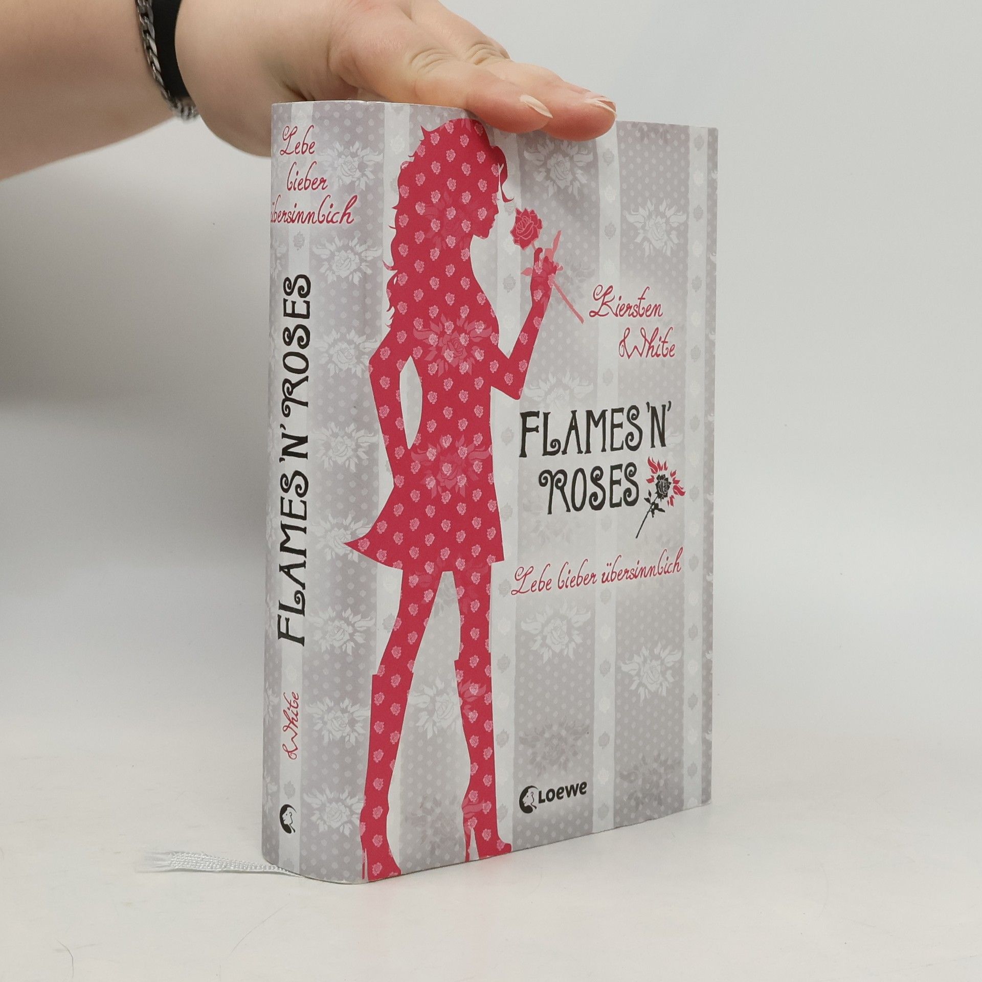 Kiersten White Flames ´n´ roses