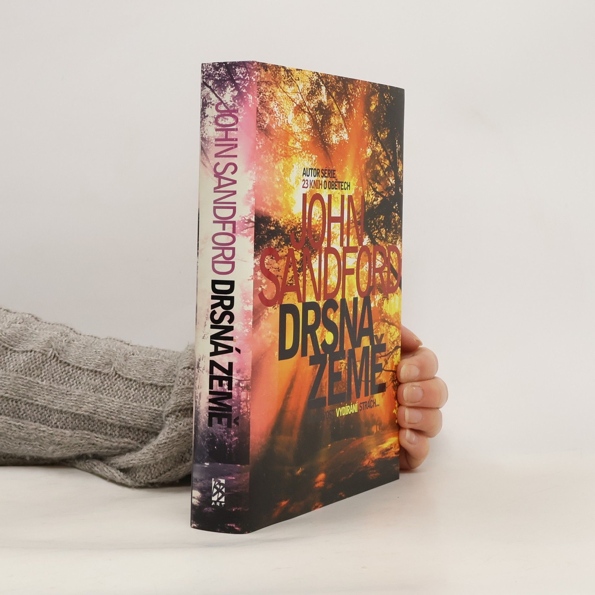 John Sandford Drsná země