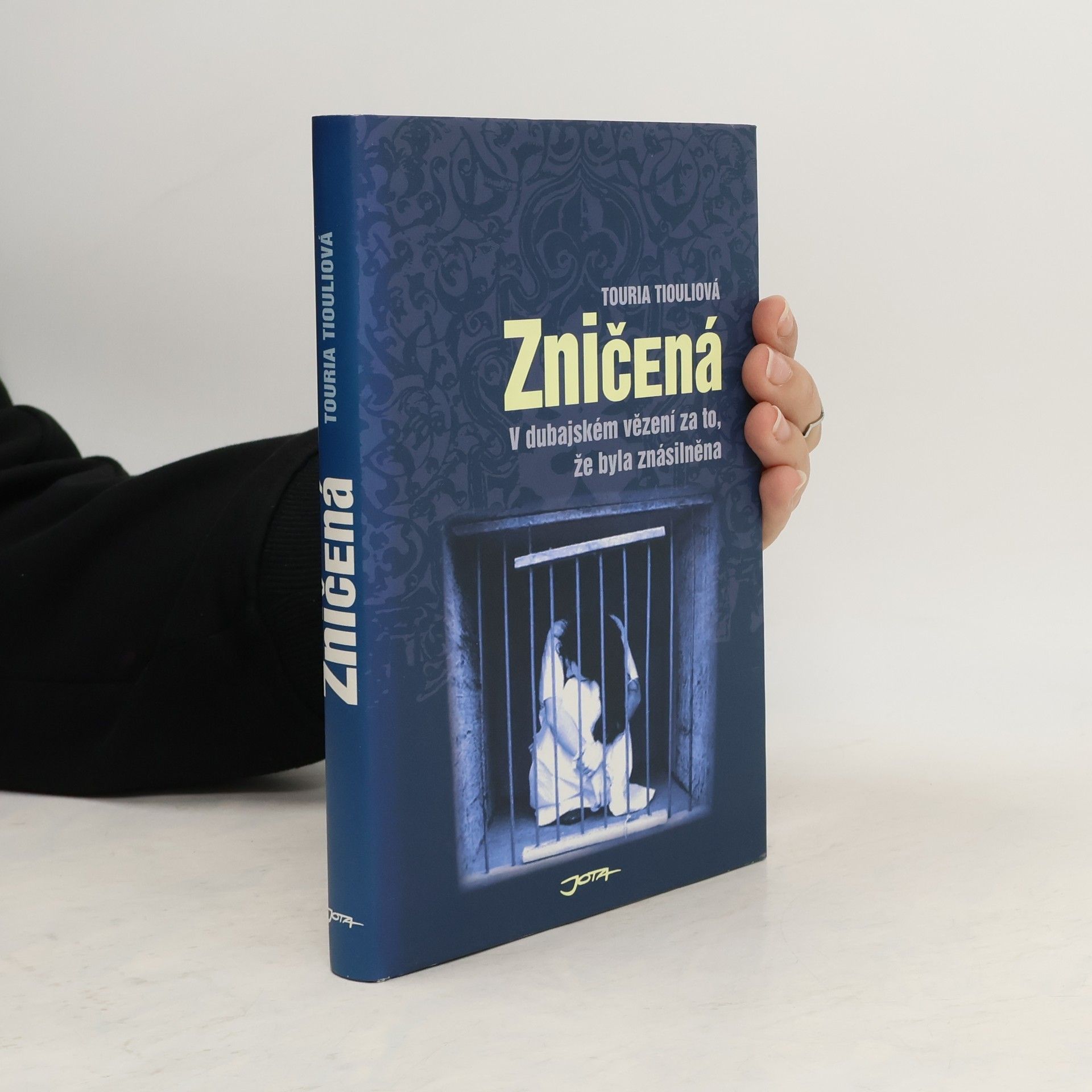 Zničená : v dubajském vězení za to, že byla znásilněna