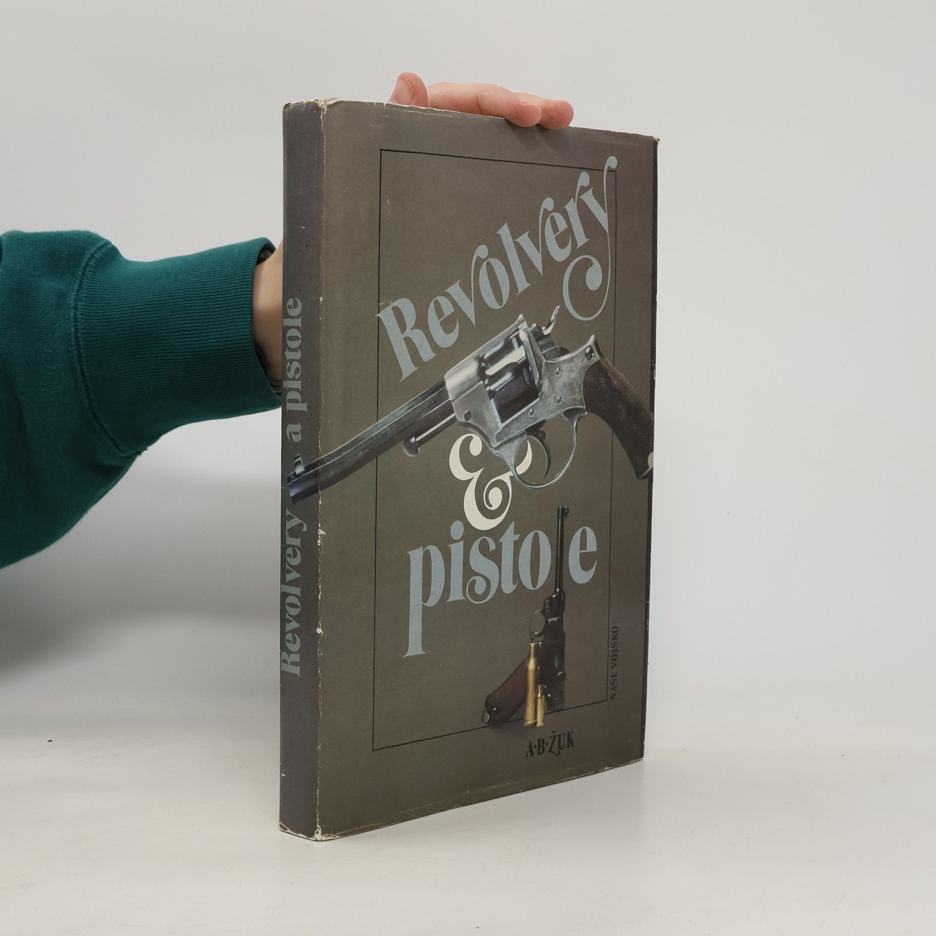 Aleksandr Borisovič Žuk Revolvery a pistole