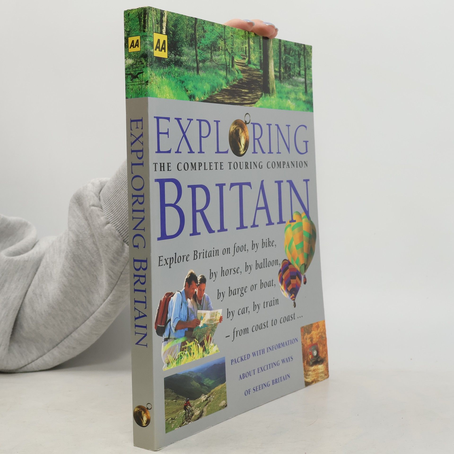 Collectif d'auteurs Exploring Britain