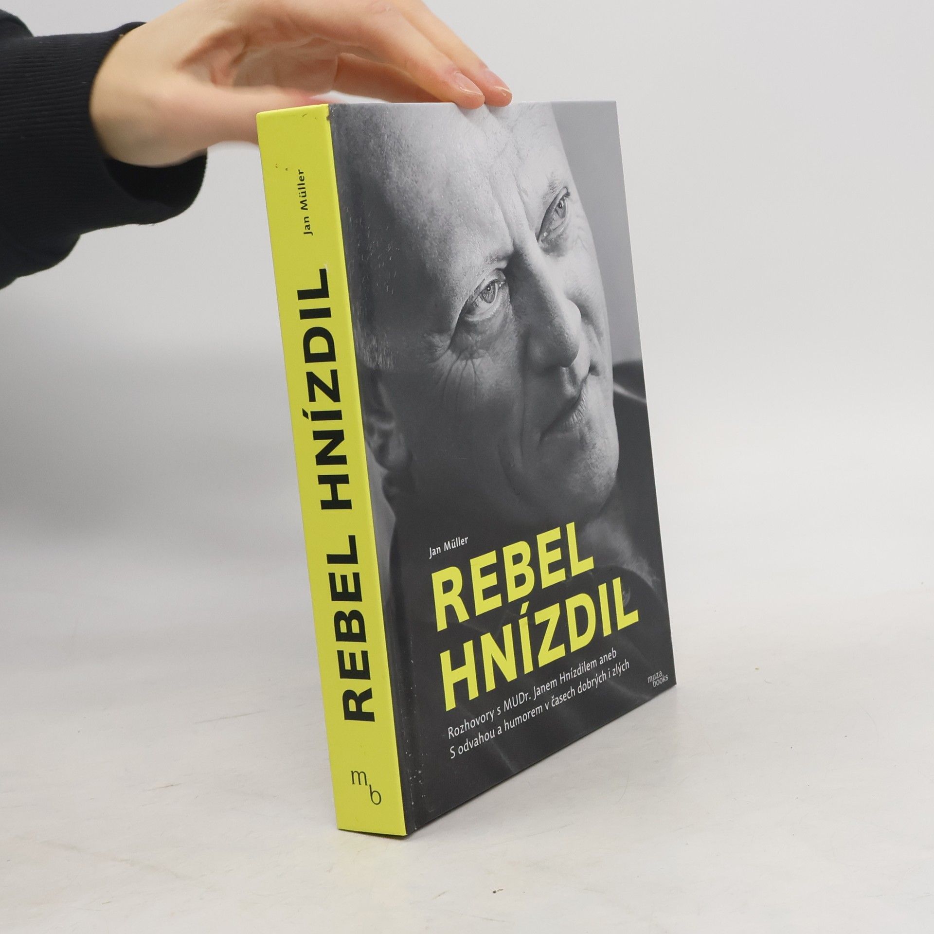 Jan-Werner Müller Rebel Hnízdil : rozhovory s MUDr. Janem Hnízdilem aneb S odvahou a humorem v časech dobrých i zlých