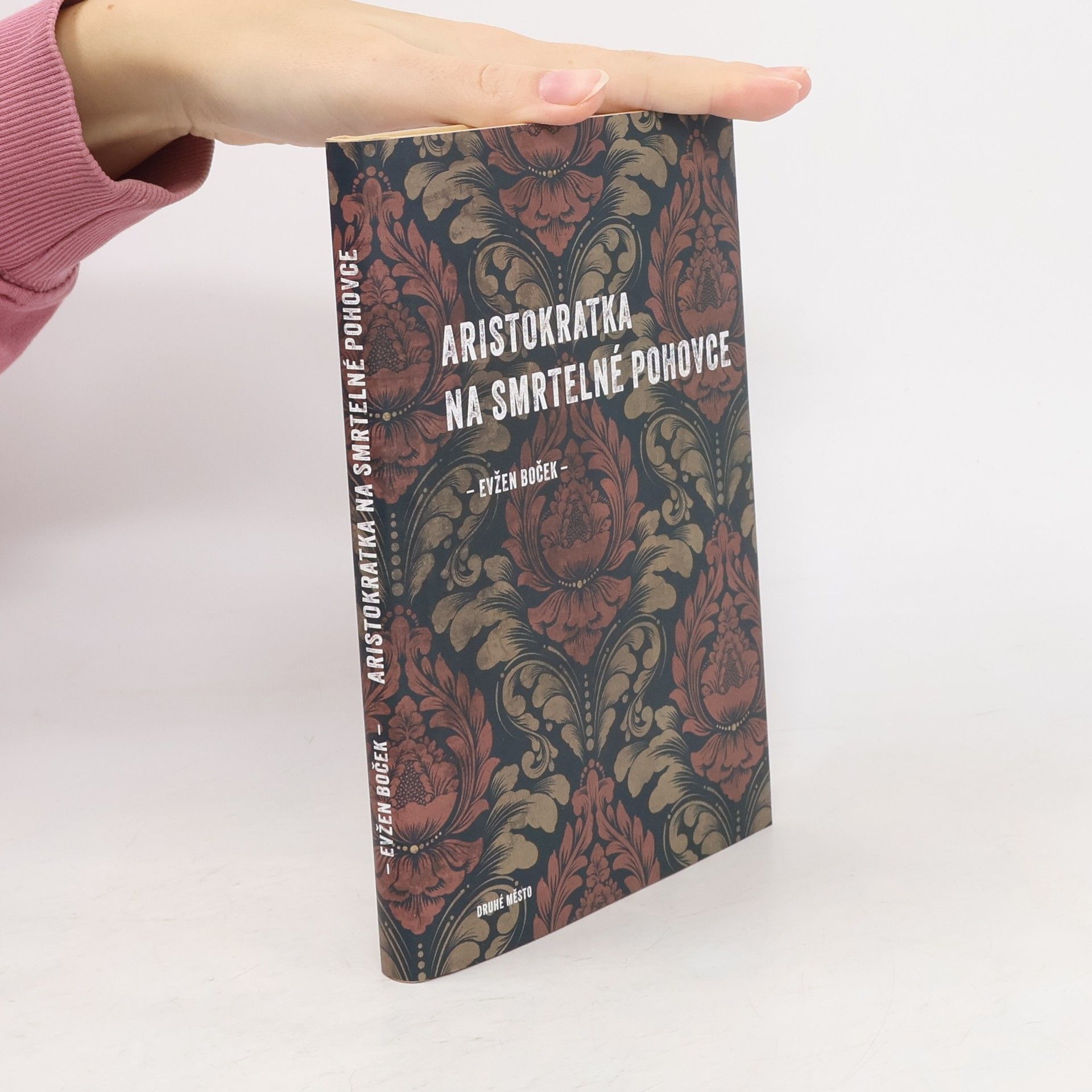 Aristokratka na smrtelné pohovce