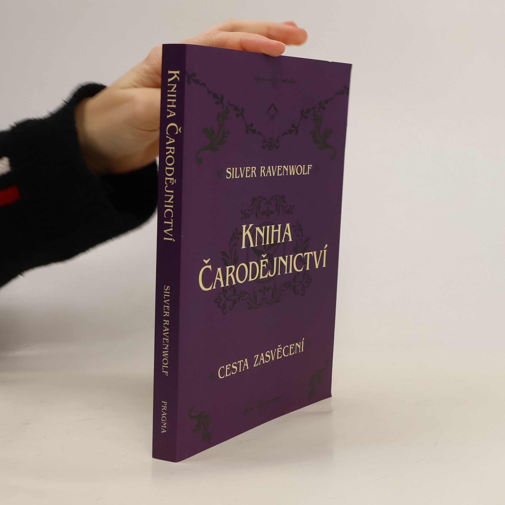 Silver RavenWolf Kniha čarodějnictví : cesta zasvěcení